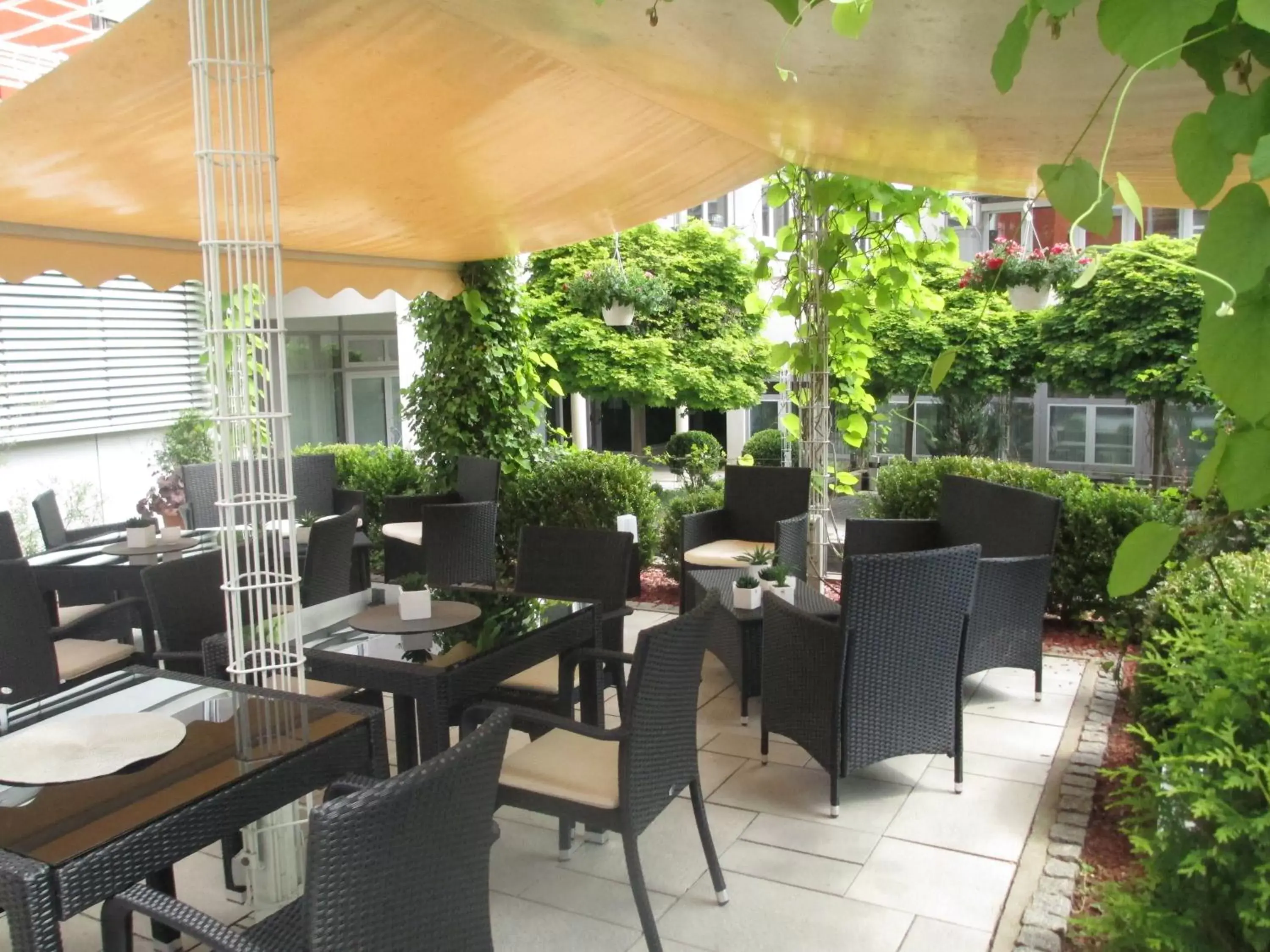 Patio, Restaurant/Places to Eat in Best Western Hotel Am Straßberger Tor