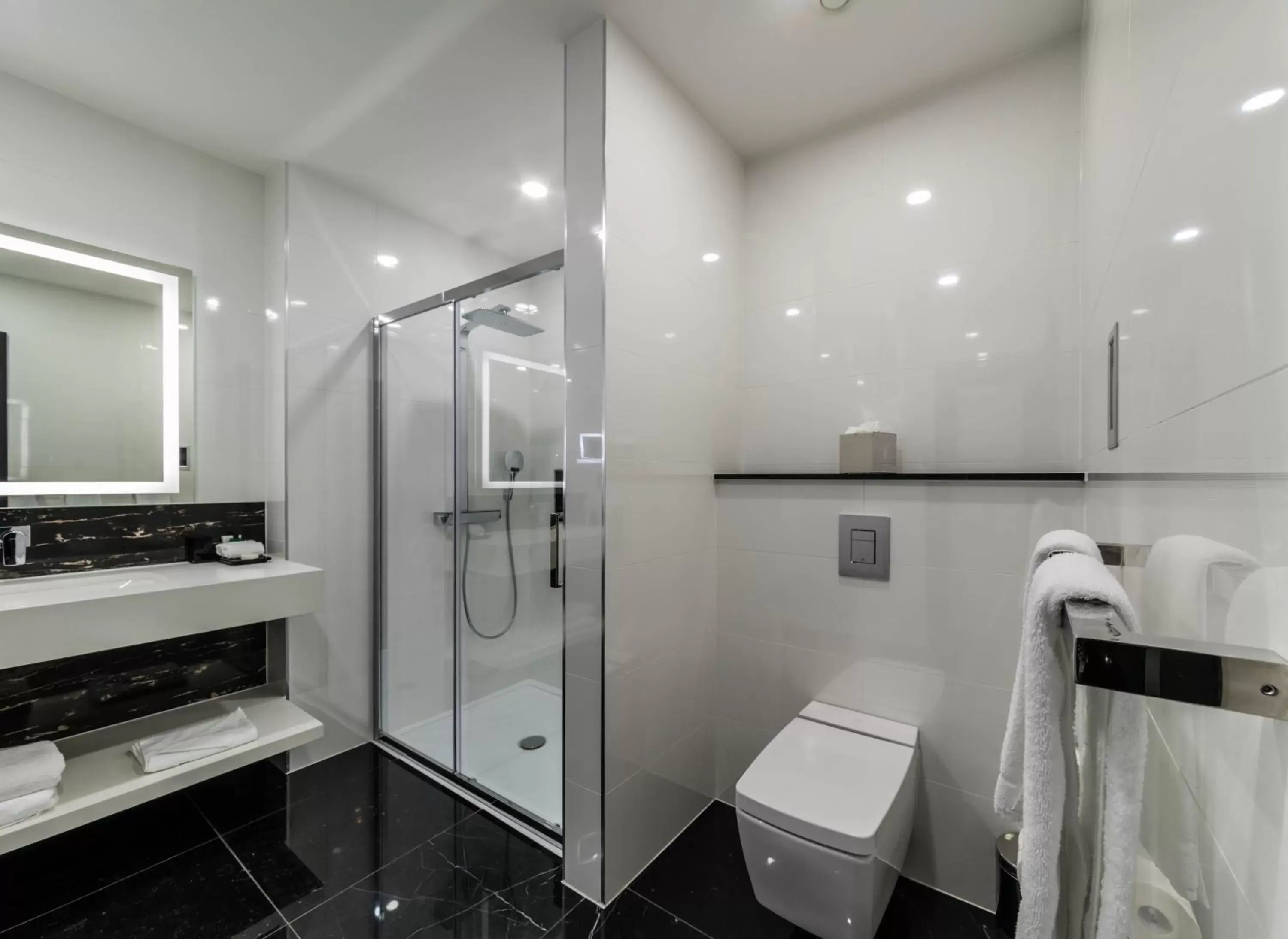 Shower, Bathroom in Montcalm Royal London House-City of London