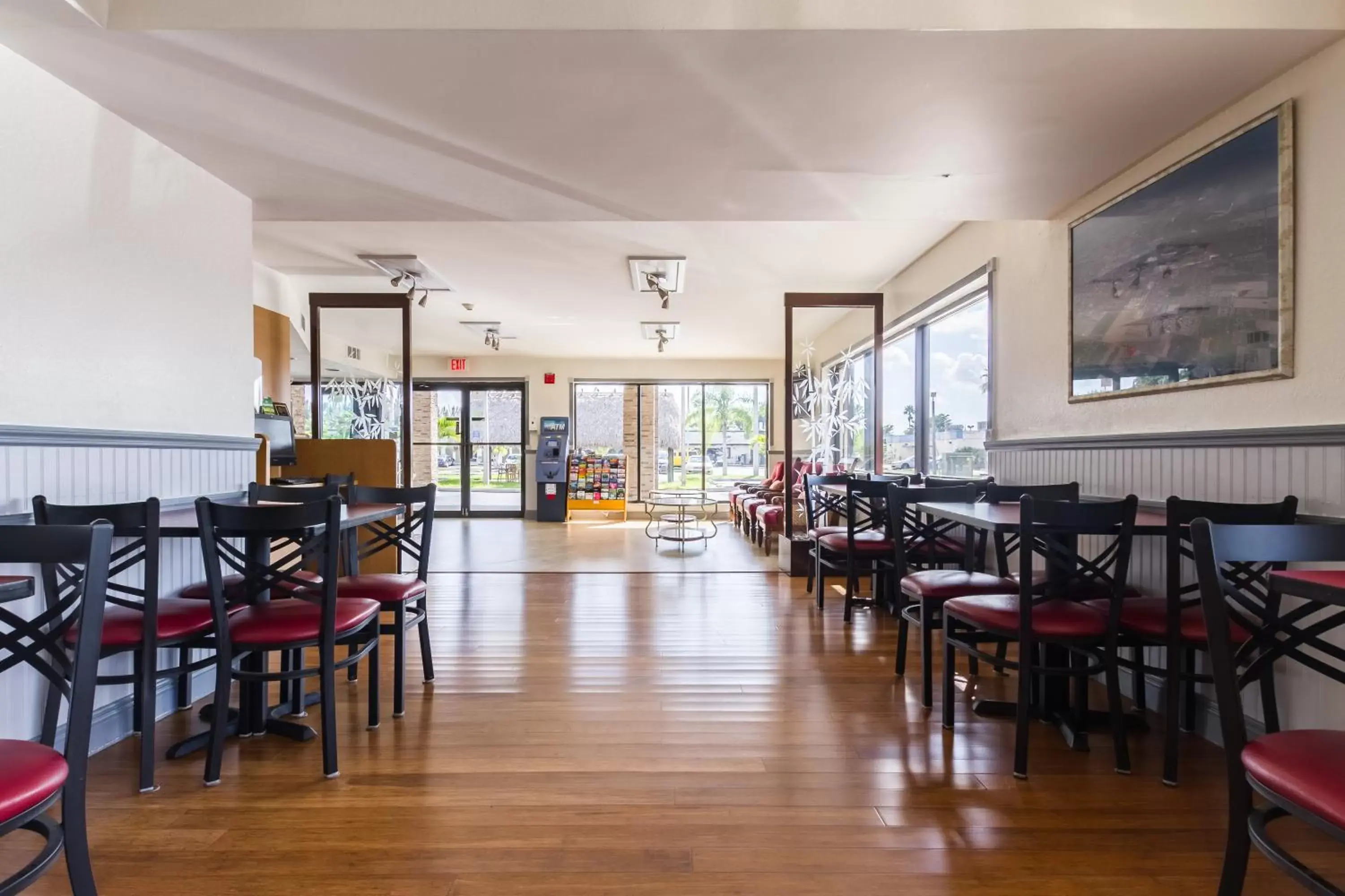 Seating area, Restaurant/Places to Eat in Quality Inn Florida City - Gateway to the Keys