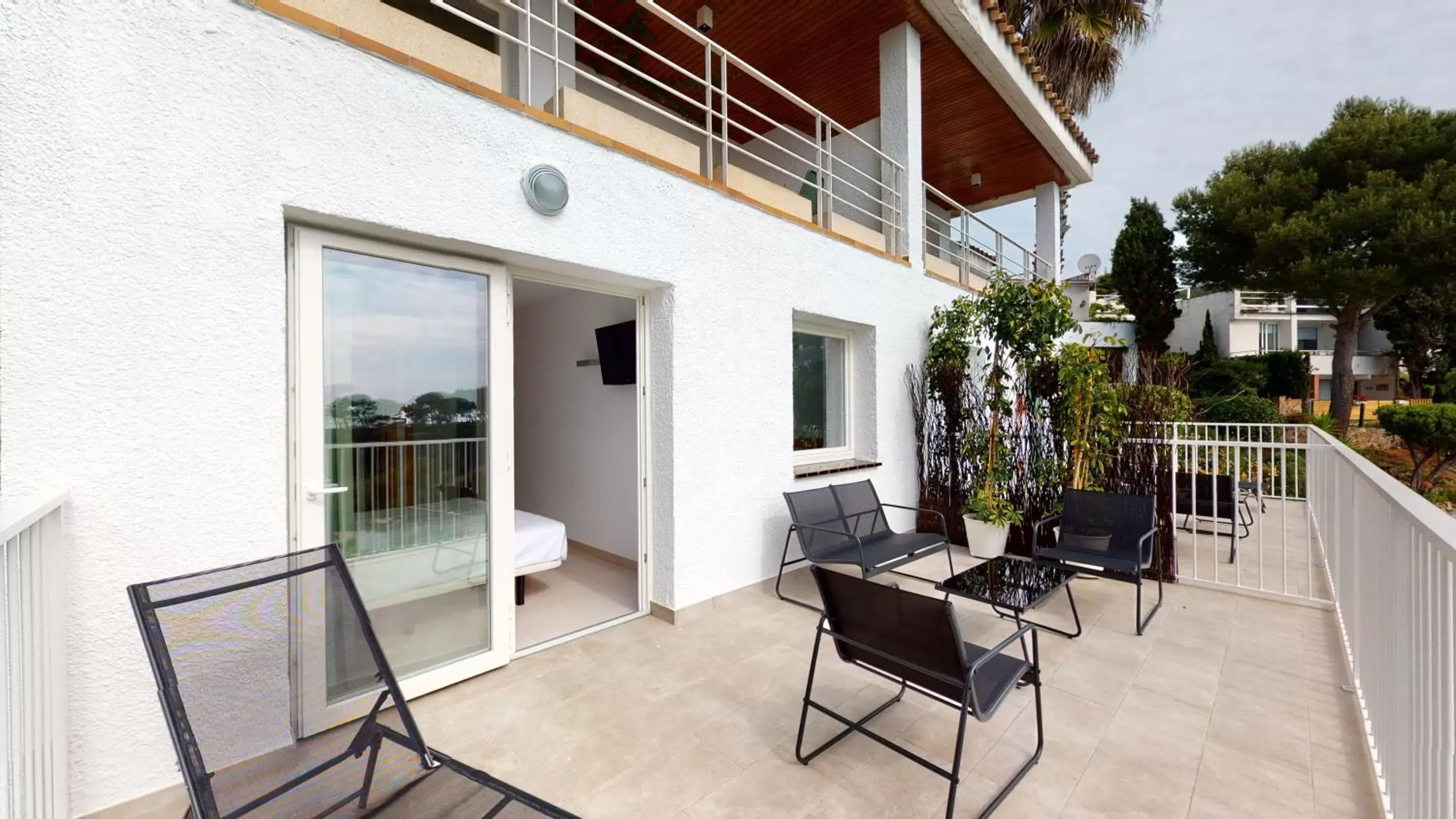 Facade/entrance, Balcony/Terrace in Gran Hotel Reymar