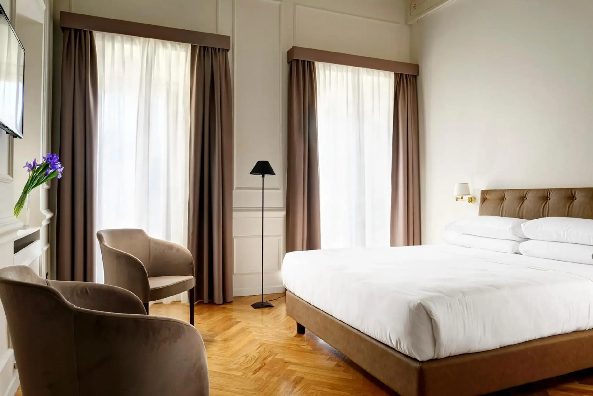 Bed in Splendor Suite Rome - Suites & Apartments