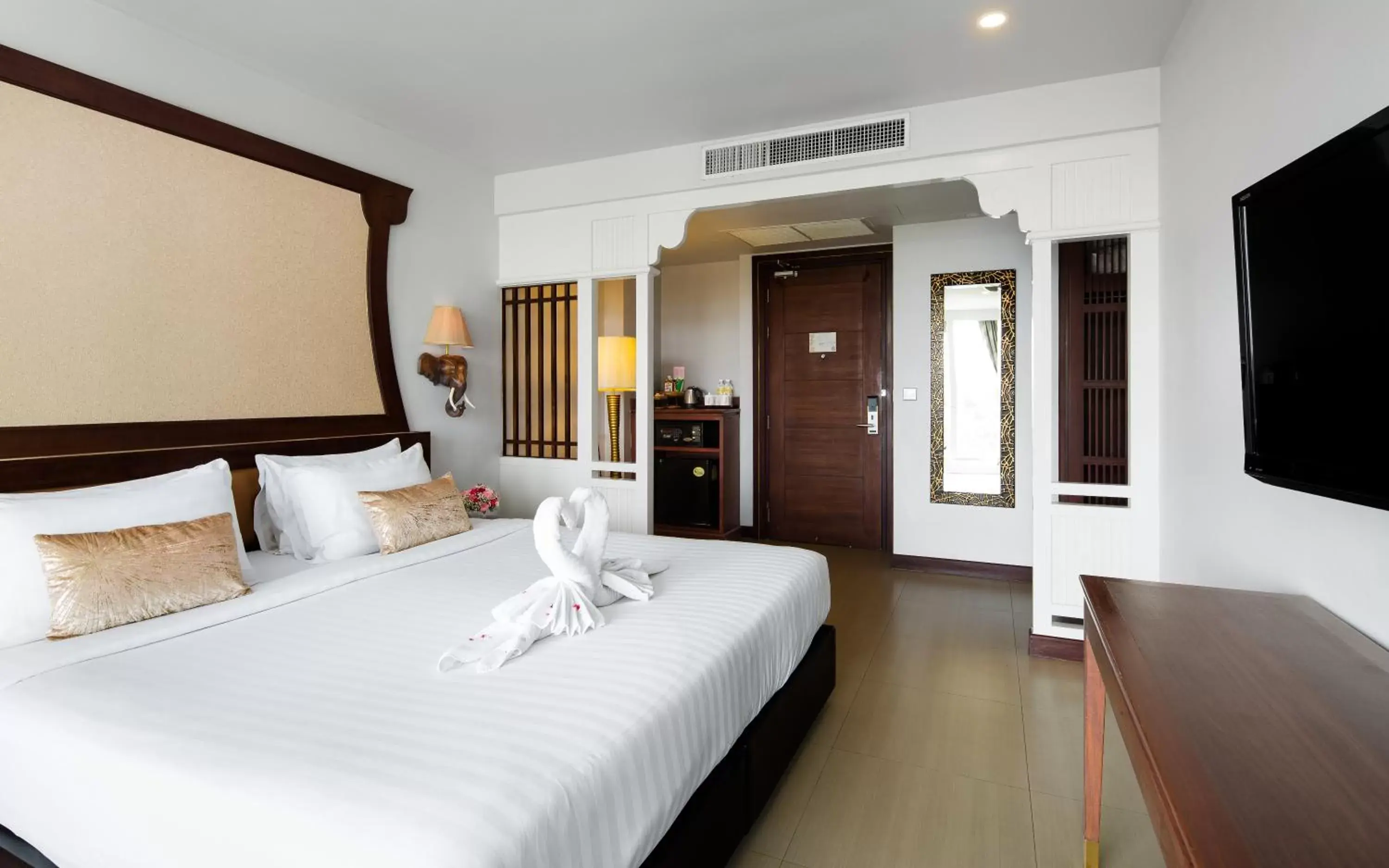 Bedroom, Bed in Aiyara Grand Hotel