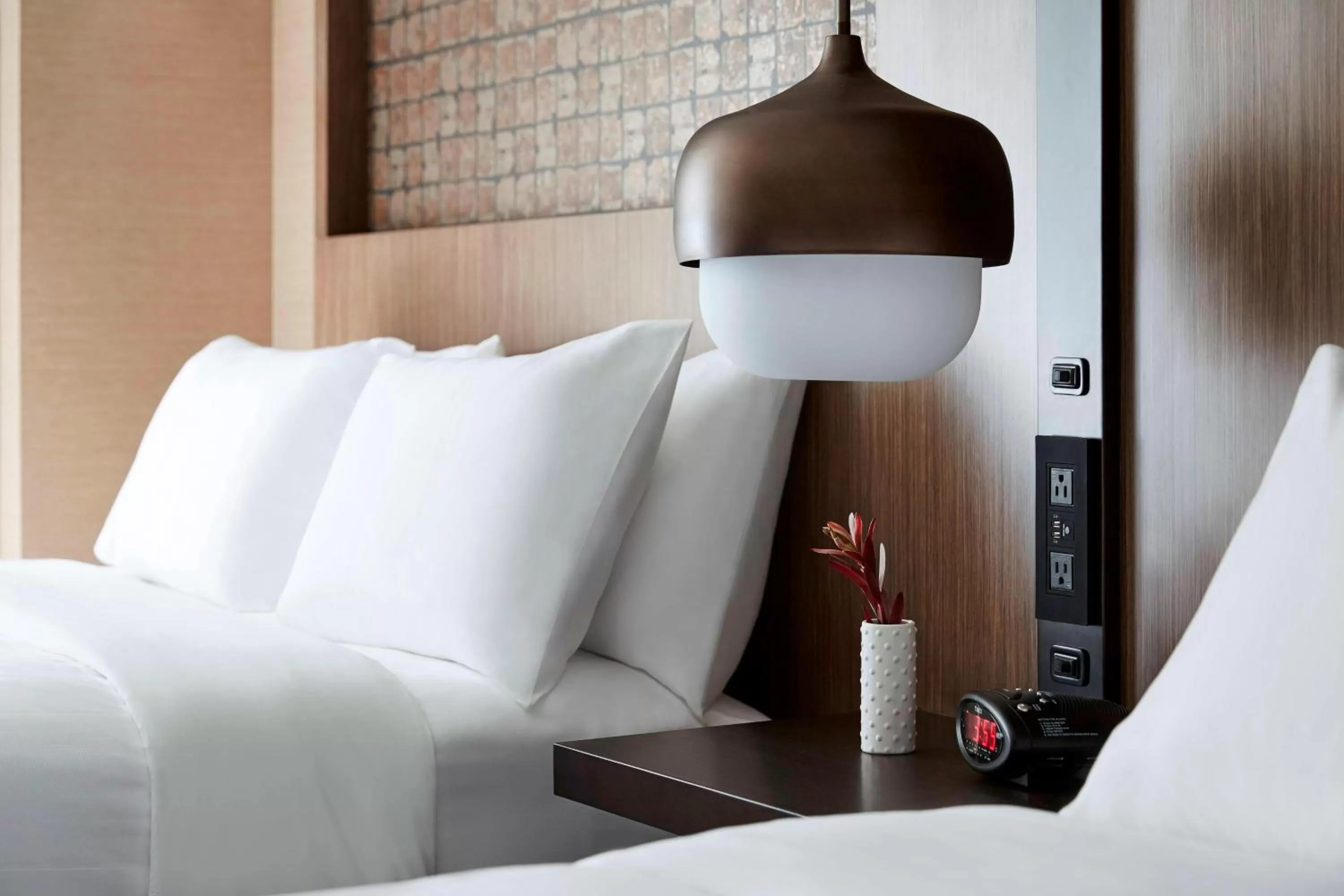 Photo of the whole room, Bed in Chicago Marriott Southwest at Burr Ridge