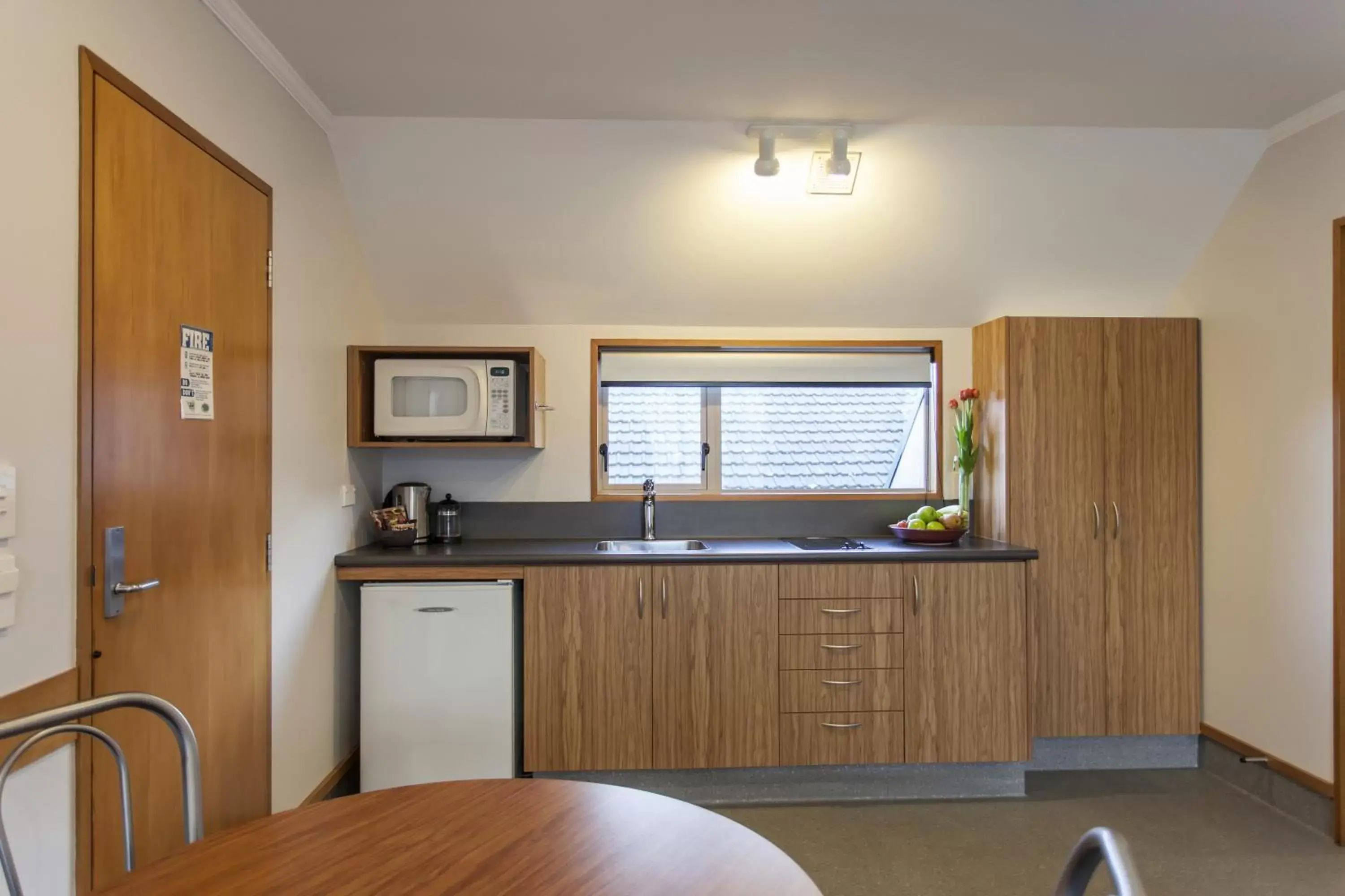 Living room, Kitchen/Kitchenette in Amross Motel