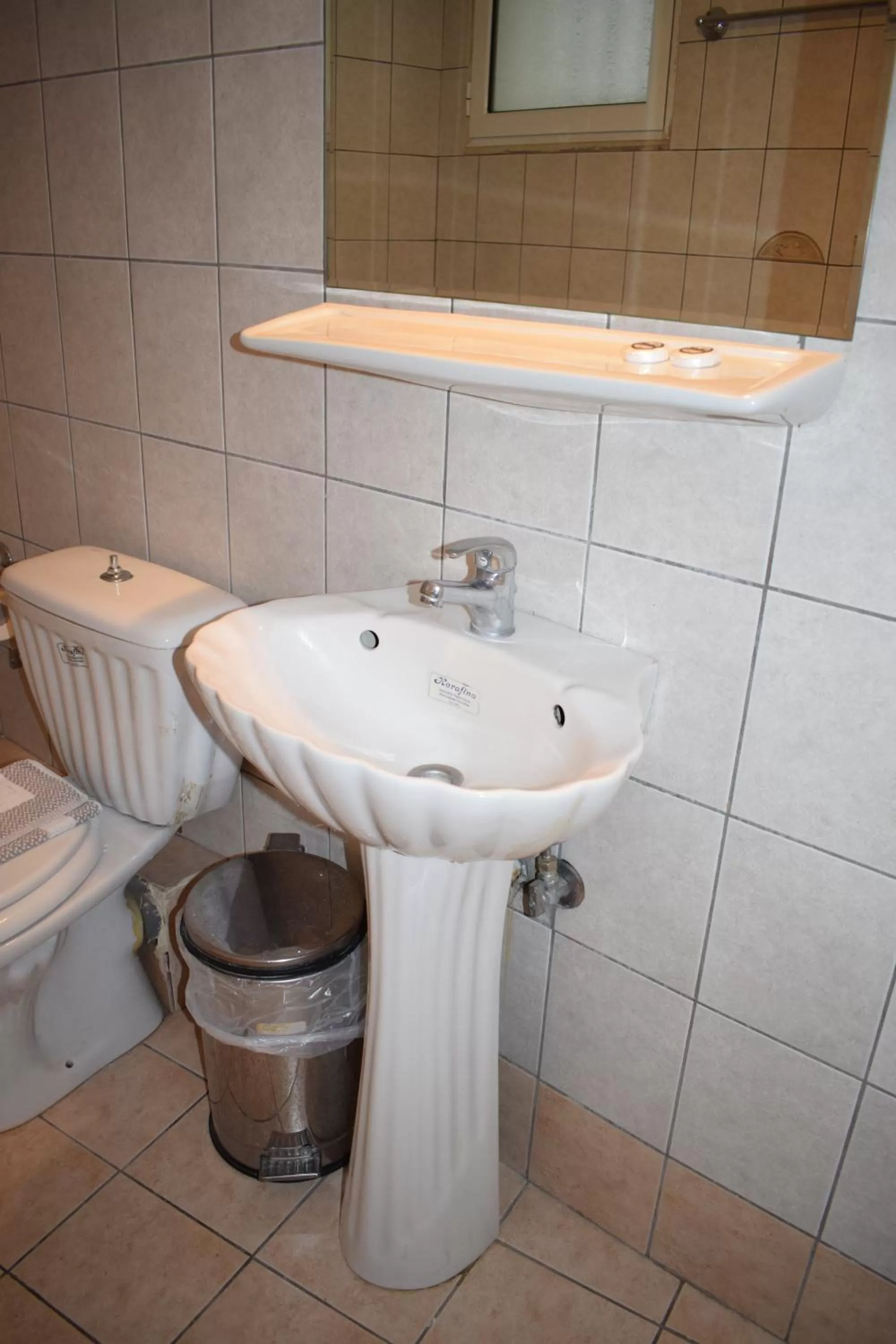 Bathroom in Piraeus Acropole Hotel