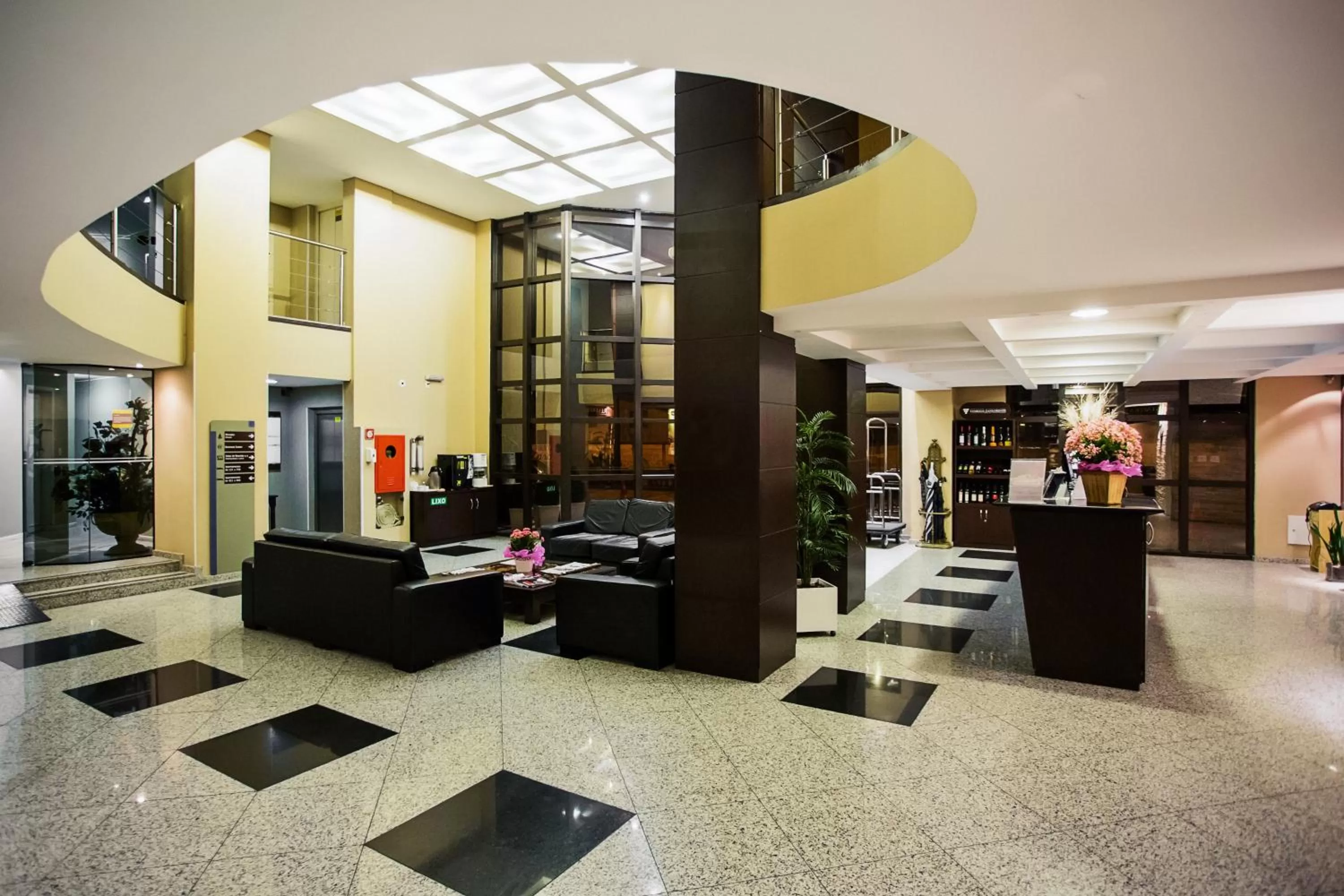 Lobby or reception in Hotel Campo Largo Comfort