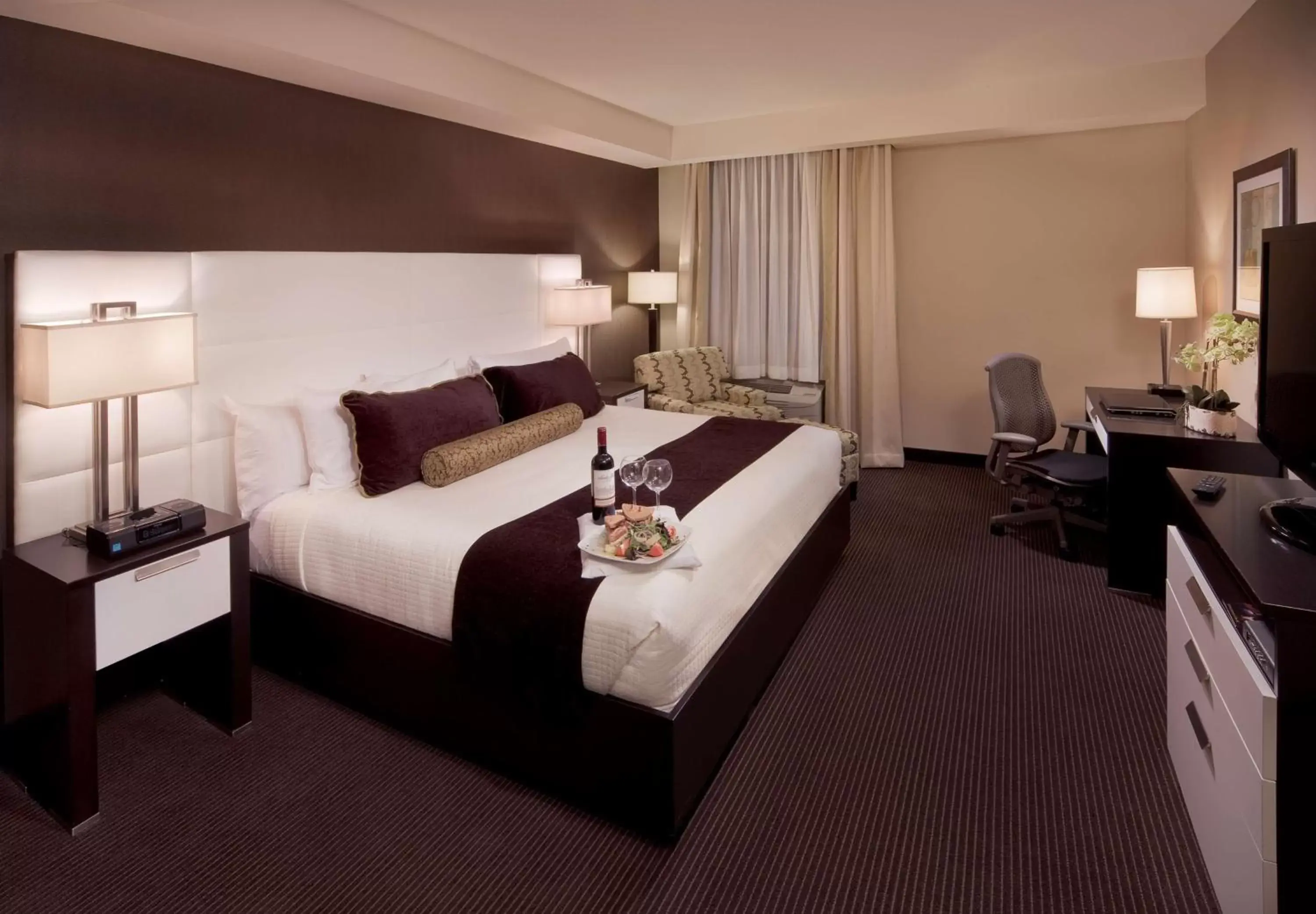 Photo of the whole room, Bed in Best Western Premier Miami International Airport Hotel & Suites Coral Gables