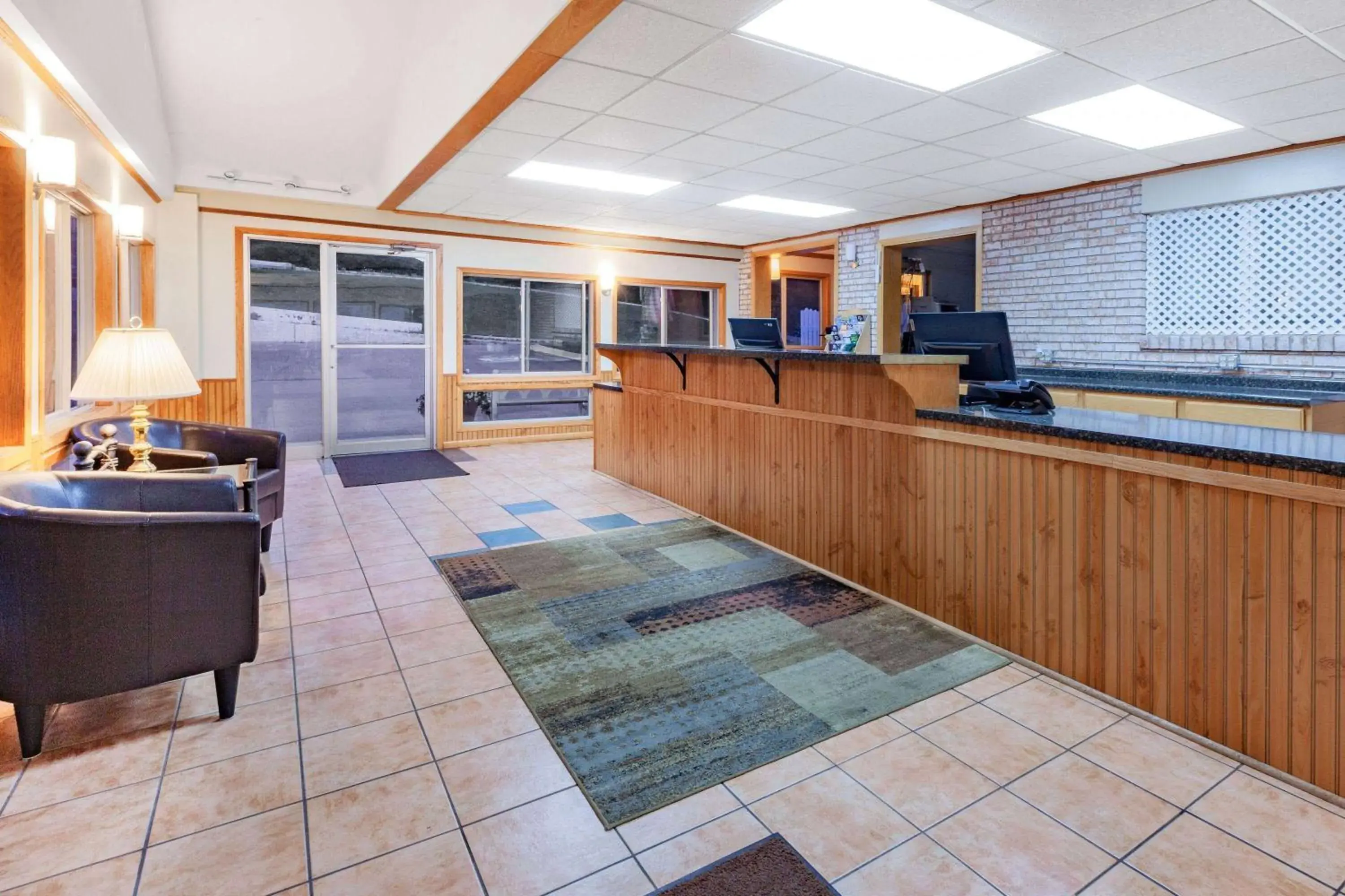 Lobby or reception, Lobby/Reception in Days Inn & Suites by Wyndham St. Ignace Lakefront