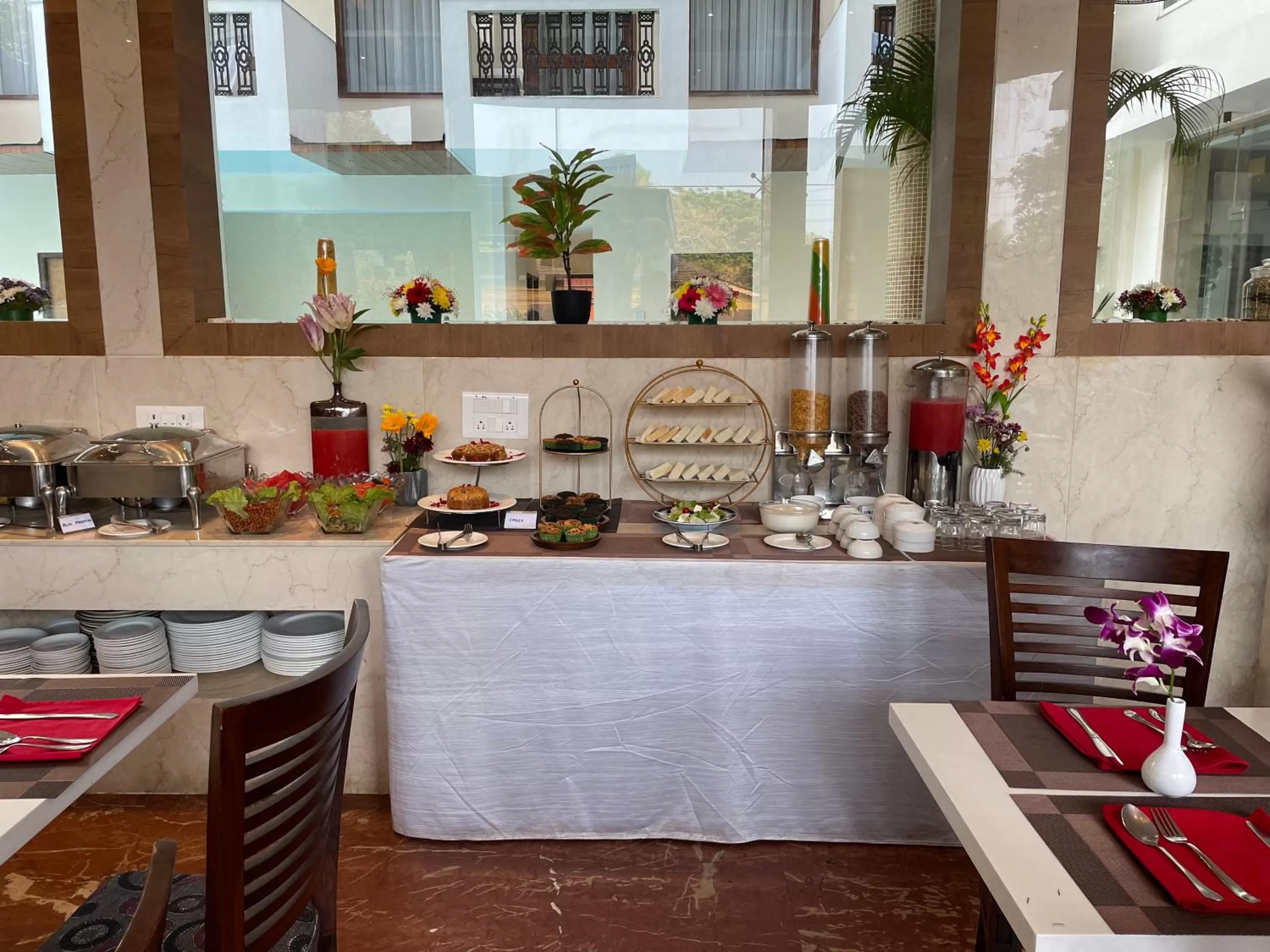 Breakfast in Le Seasons Resort