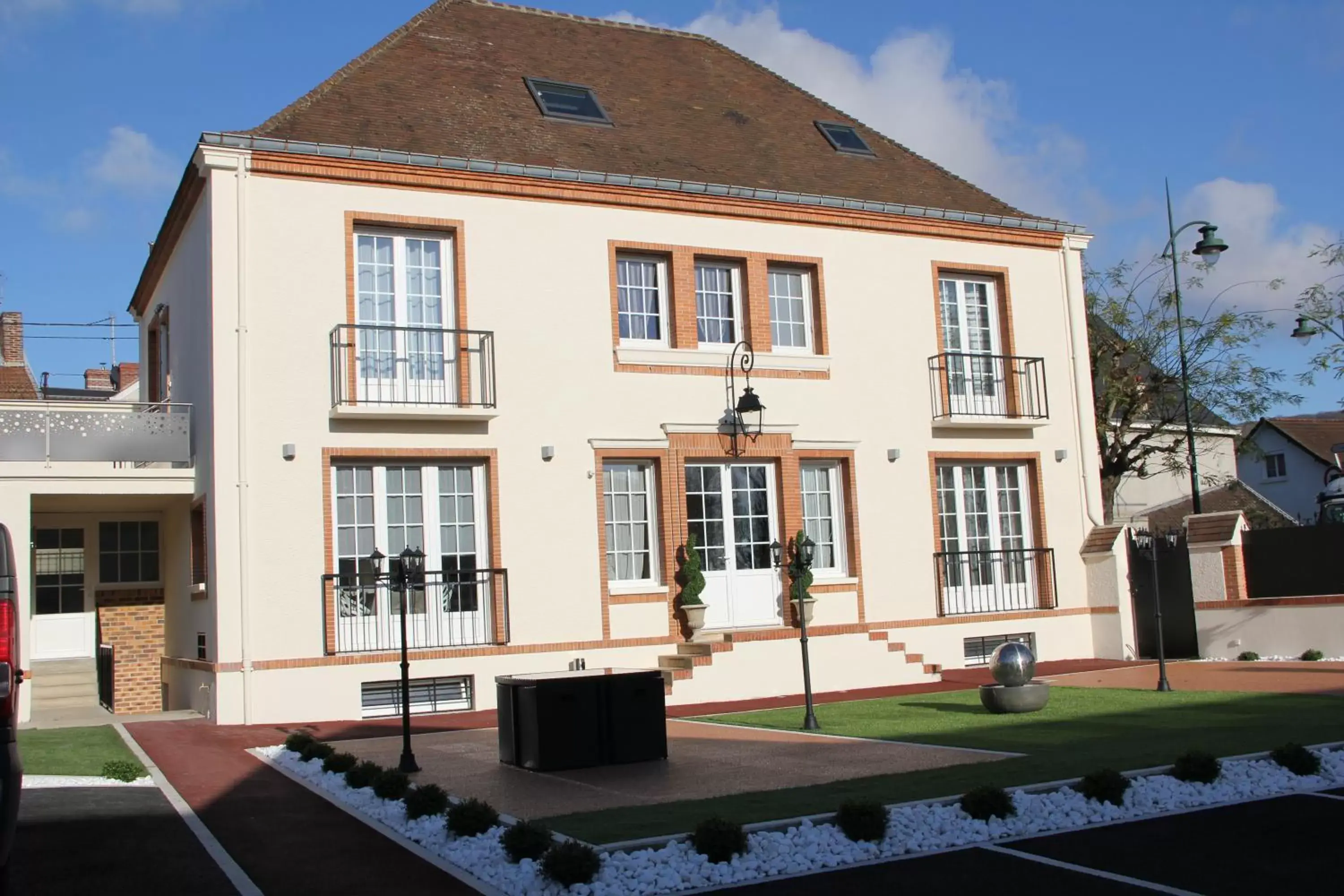 Facade/entrance, Property Building in Villa Louis Victor