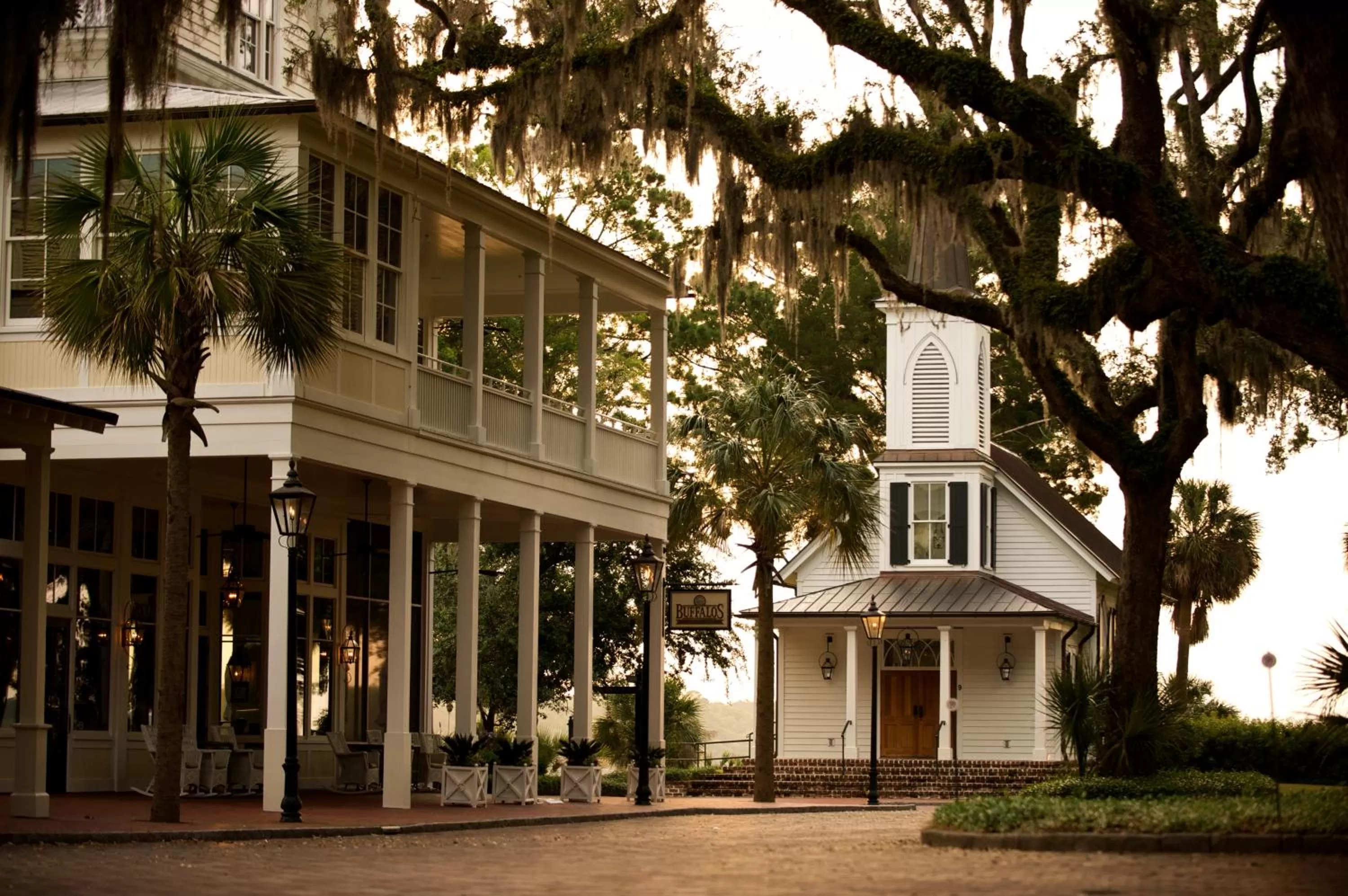 Facade/entrance in Montage Palmetto Bluff