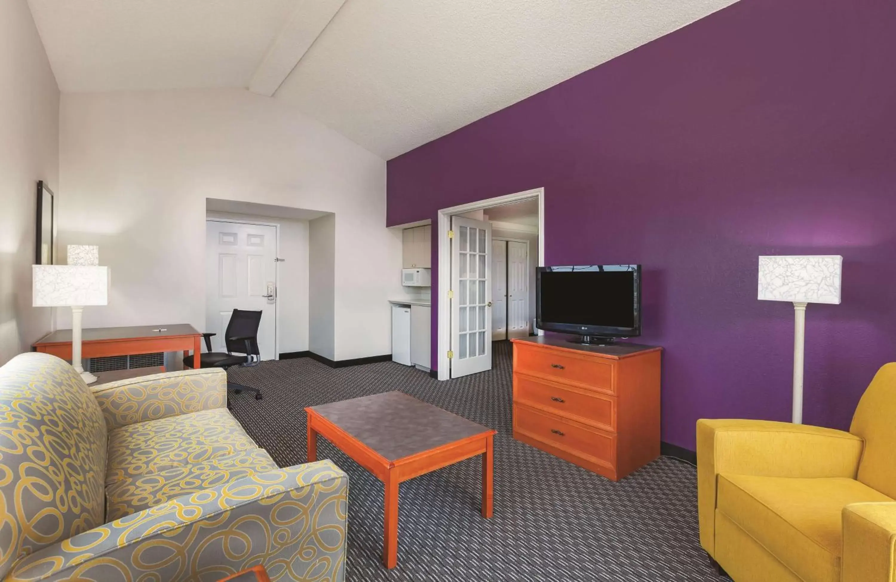 TV and multimedia, TV/Entertainment Center in La Quinta Inn by Wyndham Midland