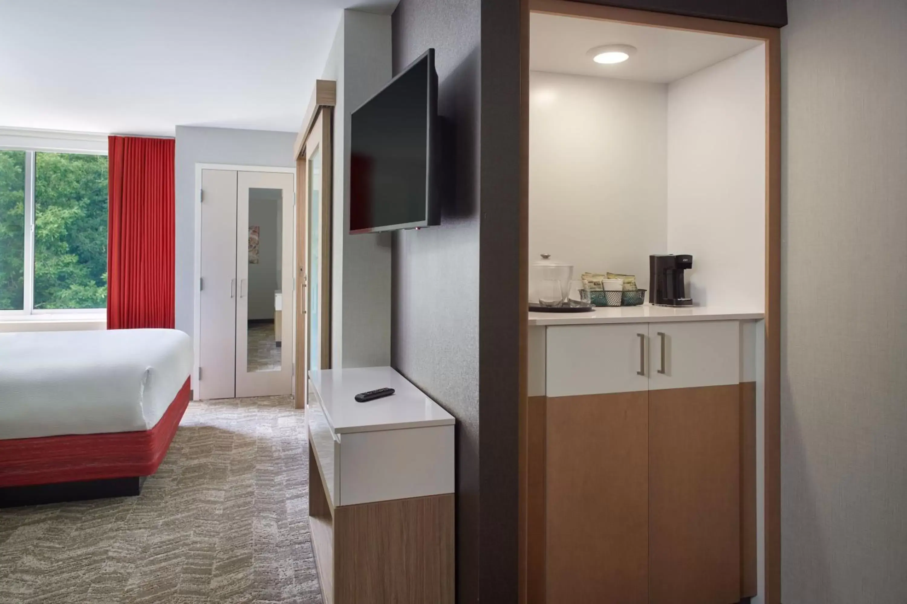 Photo of the whole room, Kitchen/Kitchenette in SpringHill Suites by Marriott Atlanta Northwest