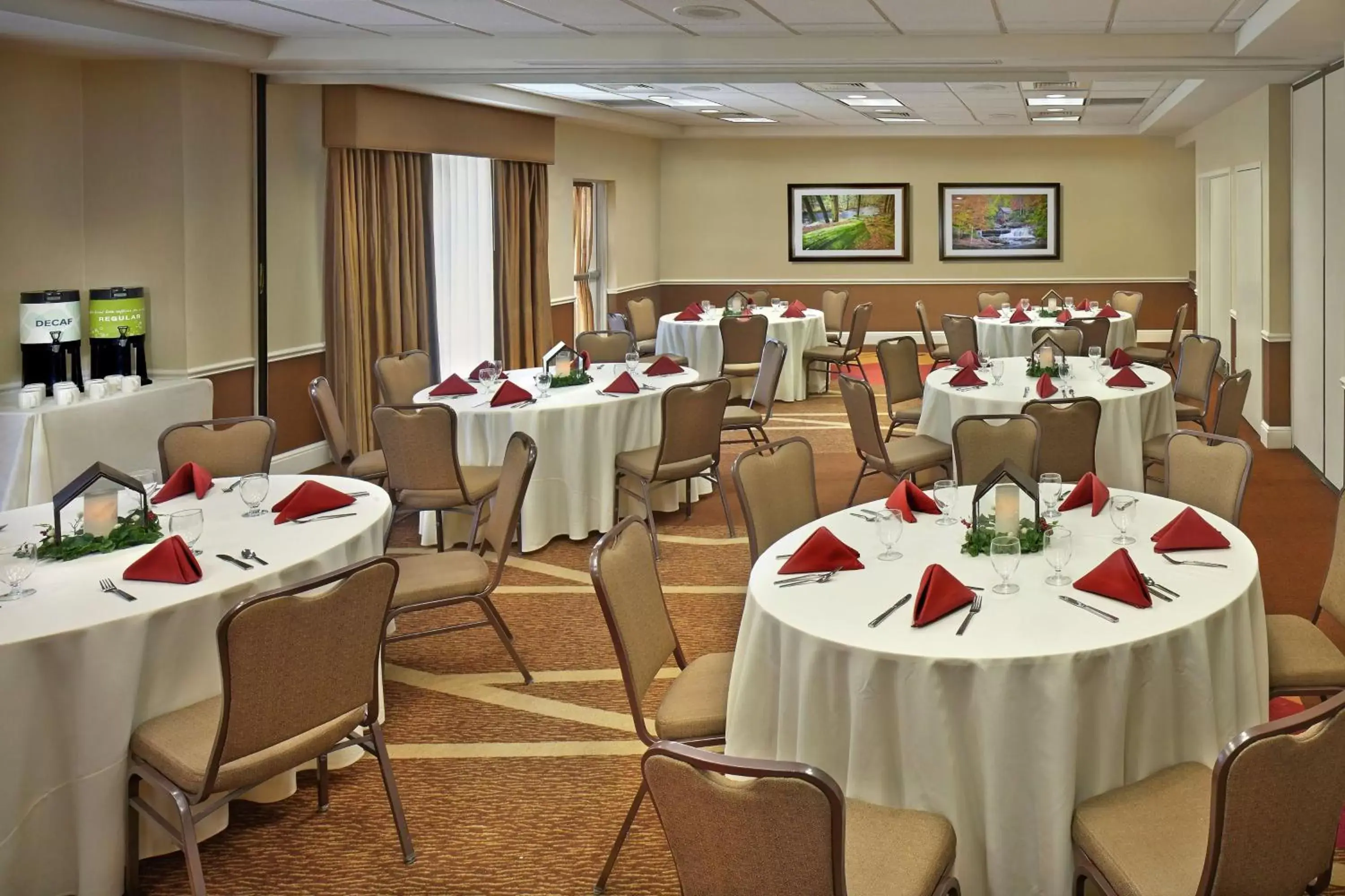 Meeting/conference room, Restaurant/Places to Eat in Hilton Garden Inn Danbury