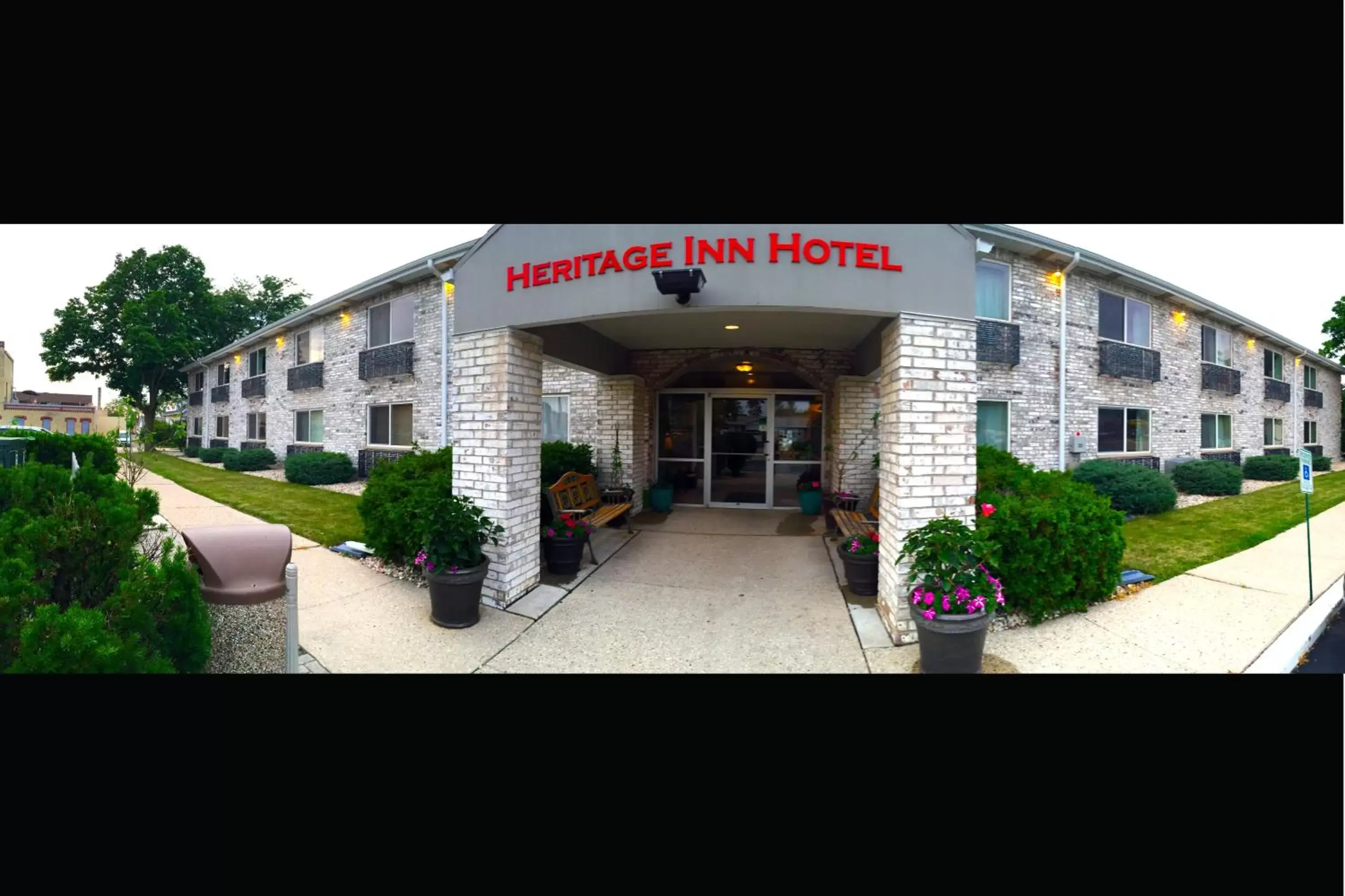 Facade/entrance in Heritage Inn Hotel