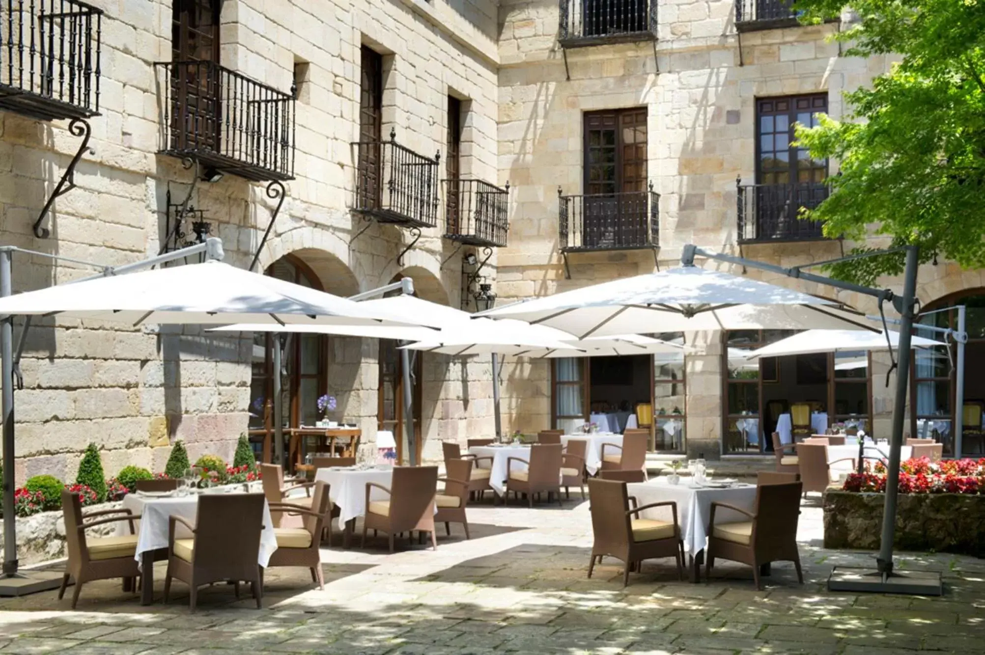 Property building, Restaurant/Places to Eat in Parador de Santillana Gil Blas