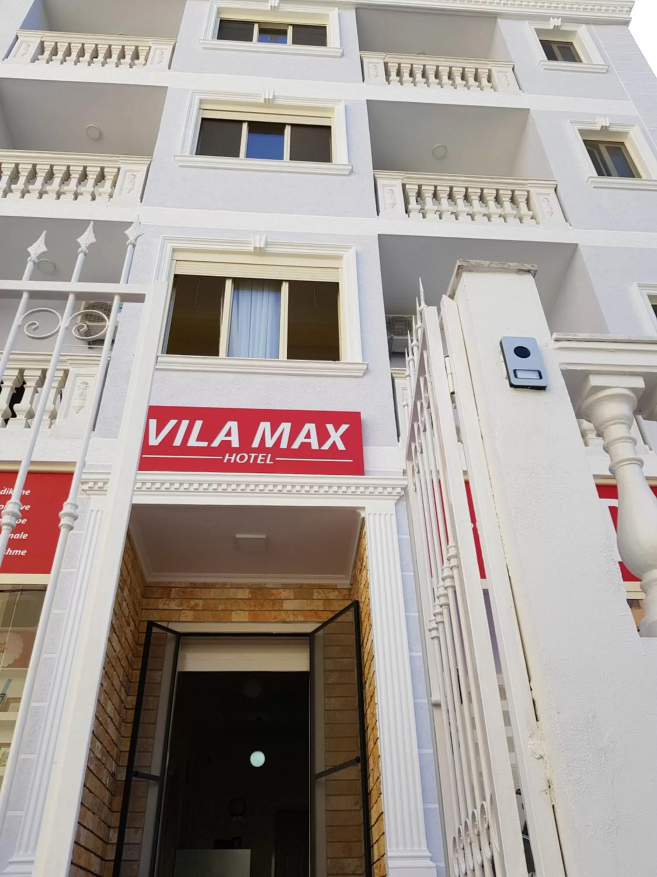 Property Building in Vila MAX