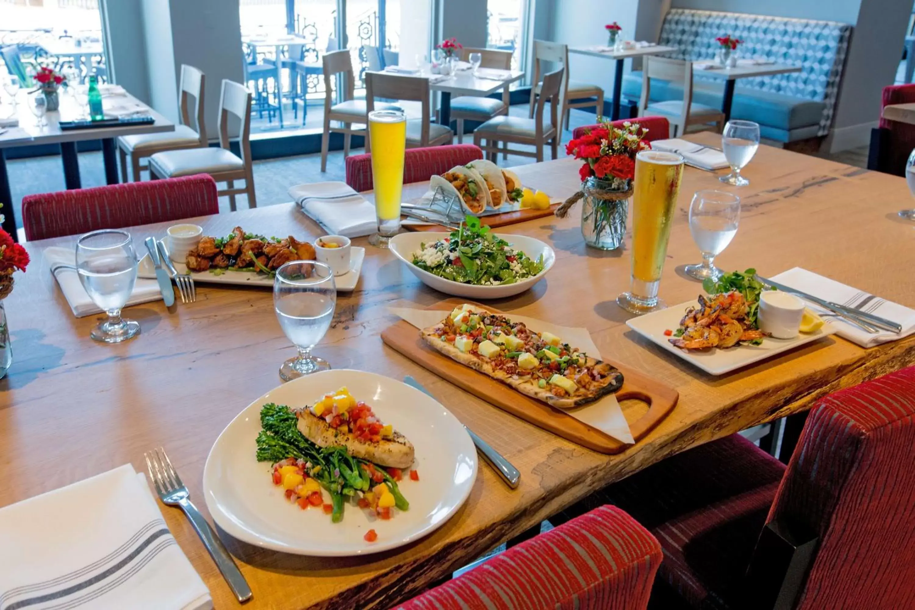 Restaurant/places to eat, Lunch and Dinner in Hilton Philadelphia at Penn's Landing