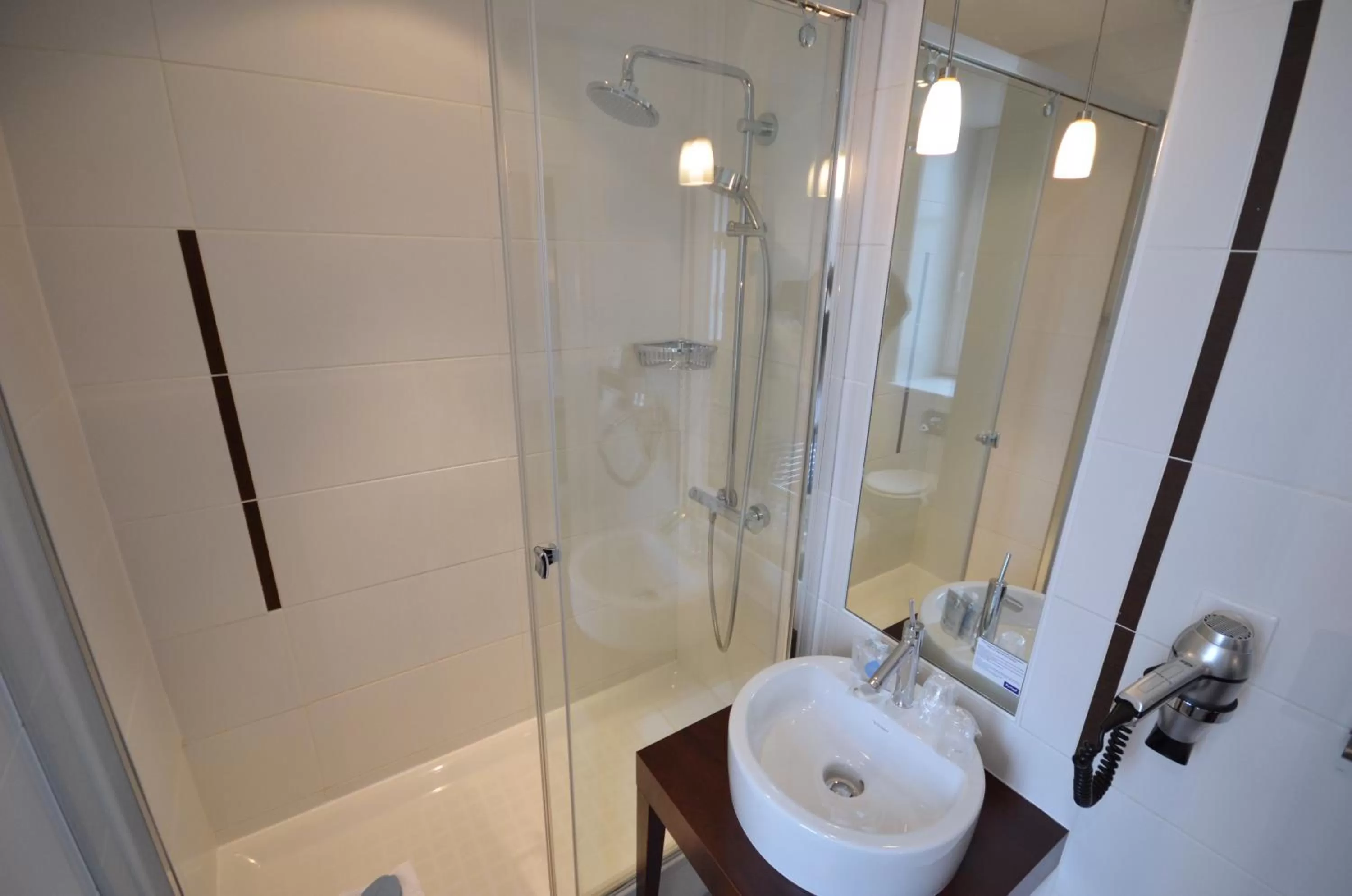 Bathroom in Best Western Dijon Centre Gare