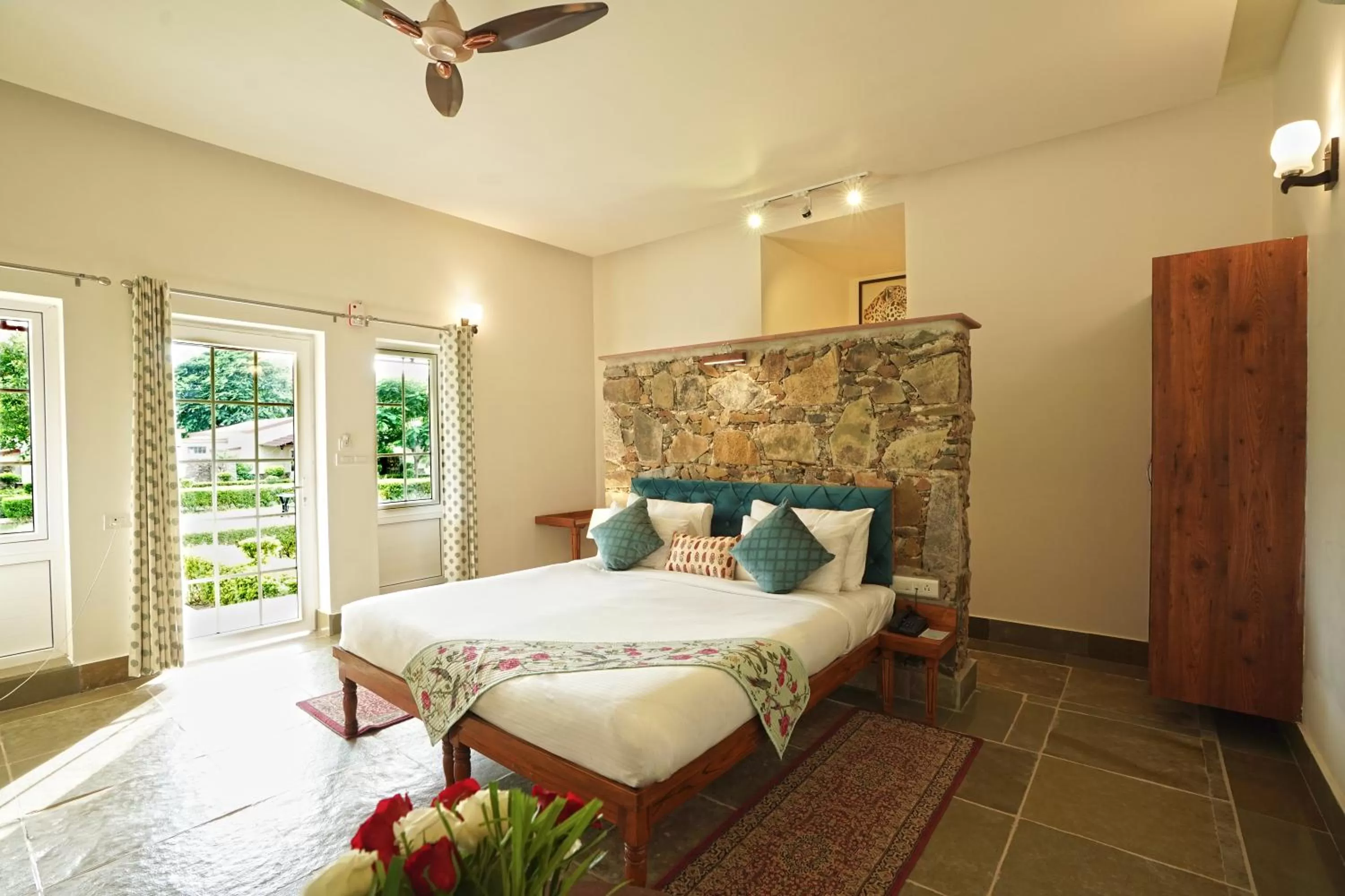 Bed in Astroport Sariska Treetop by Eight Continents