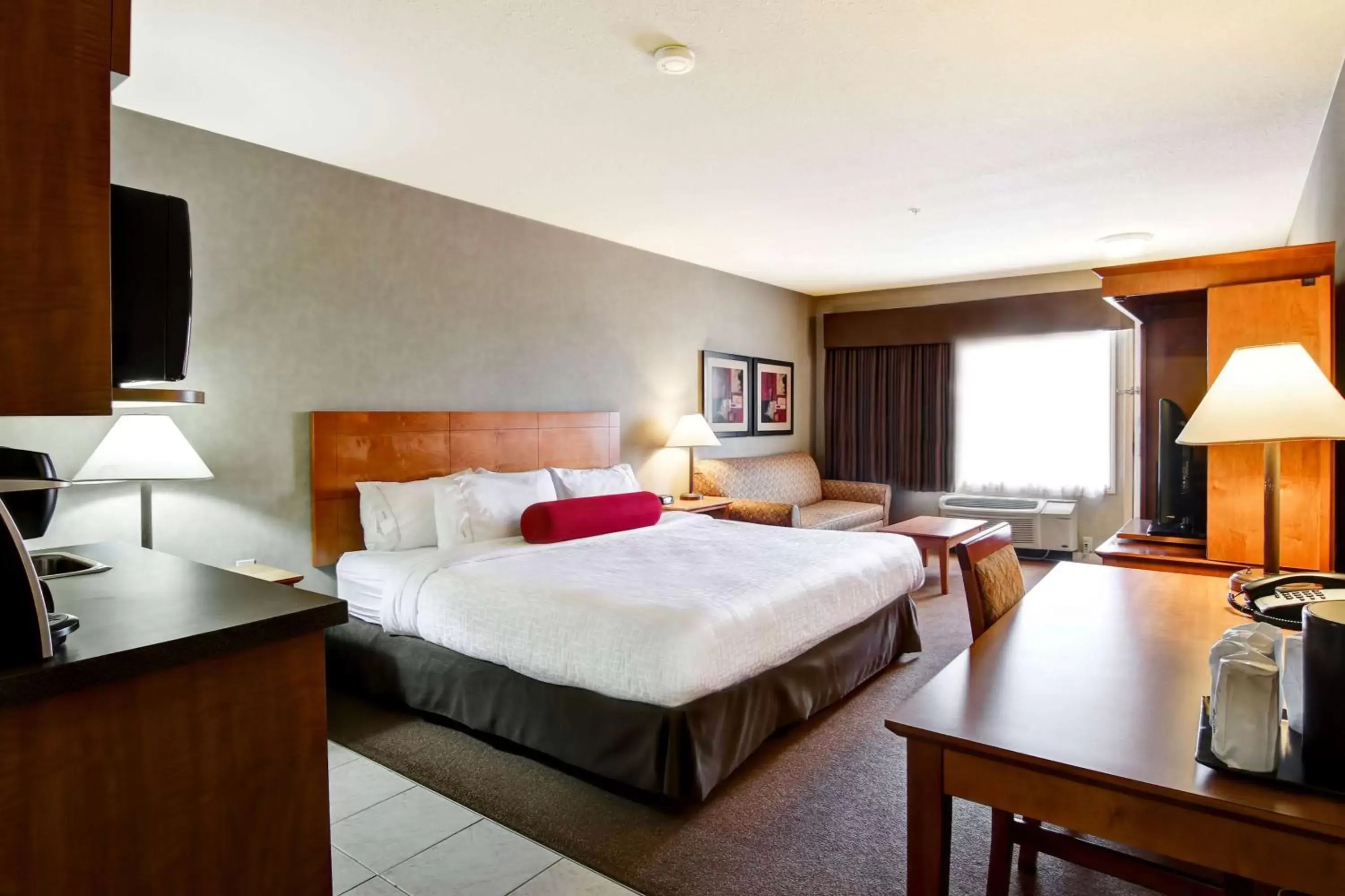 Photo of the whole room, Bed in Ramada by Wyndham Ponoka Photo of the whole room, Bed in Ramada by Wyndham Ponoka