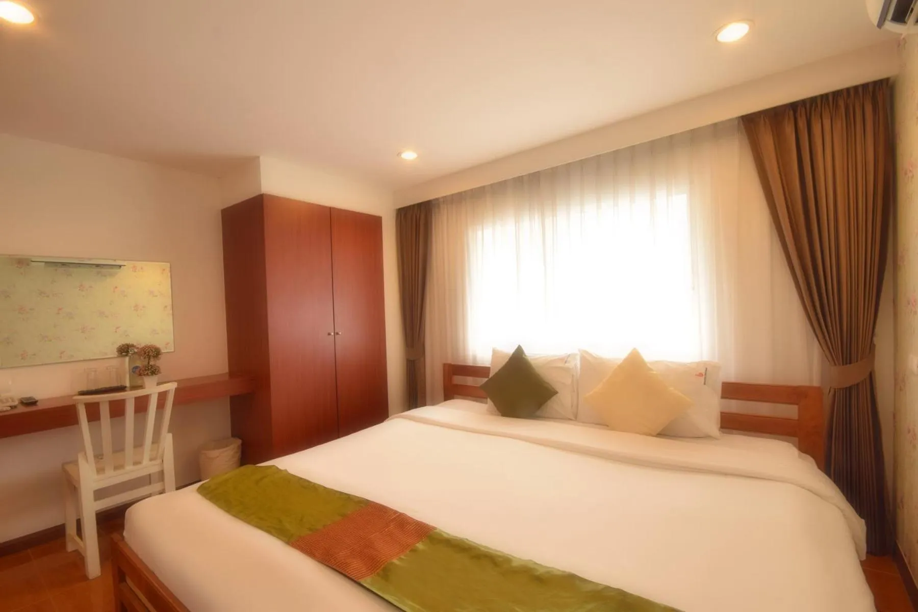 Bed in Blissotel Ratchada