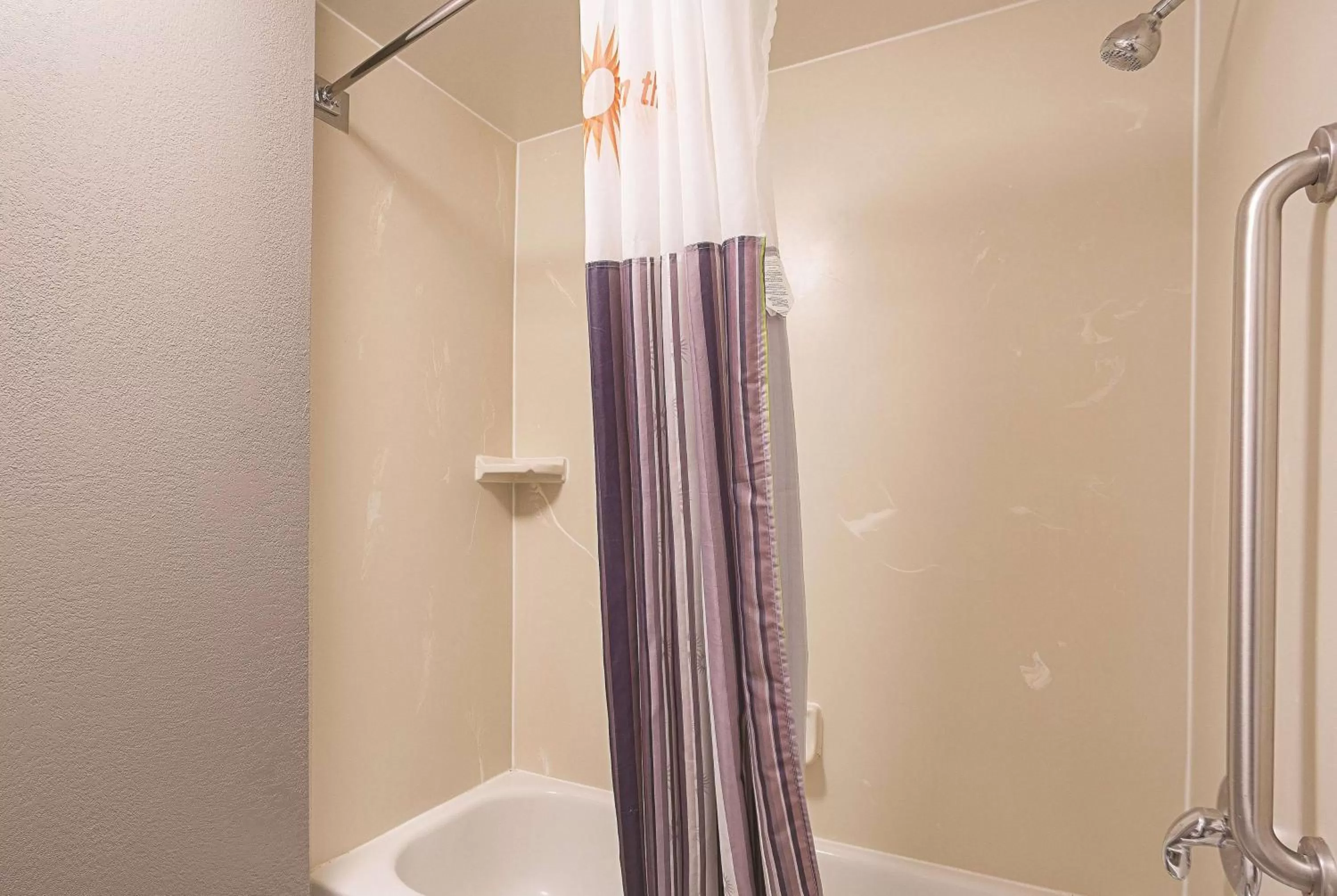 TV and multimedia in La Quinta Inn & Suites by Wyndham University Area Chapel Hill