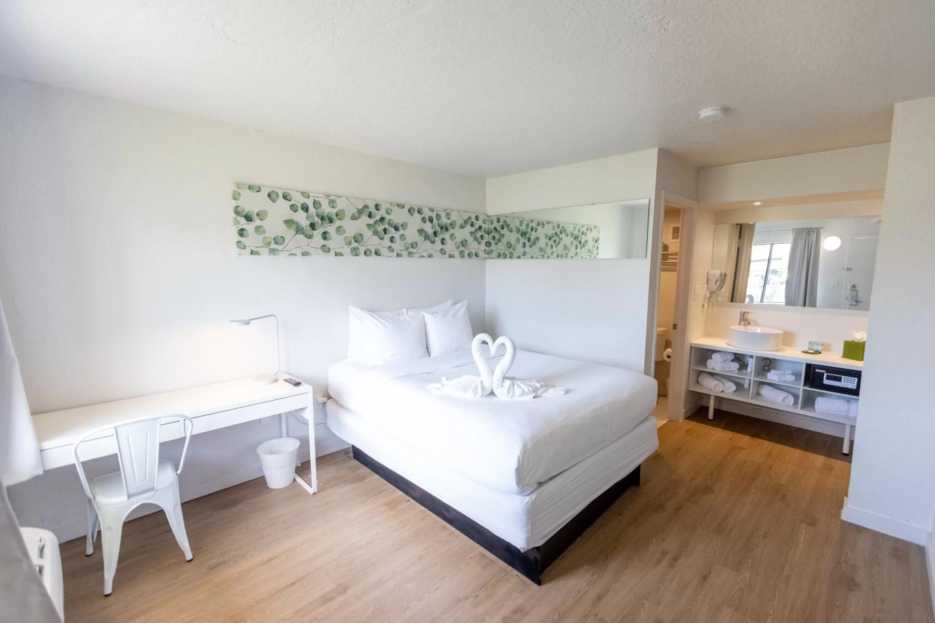 Standard Queen Room in Travelodge by Wyndham Orlando Lake Buena Vista South