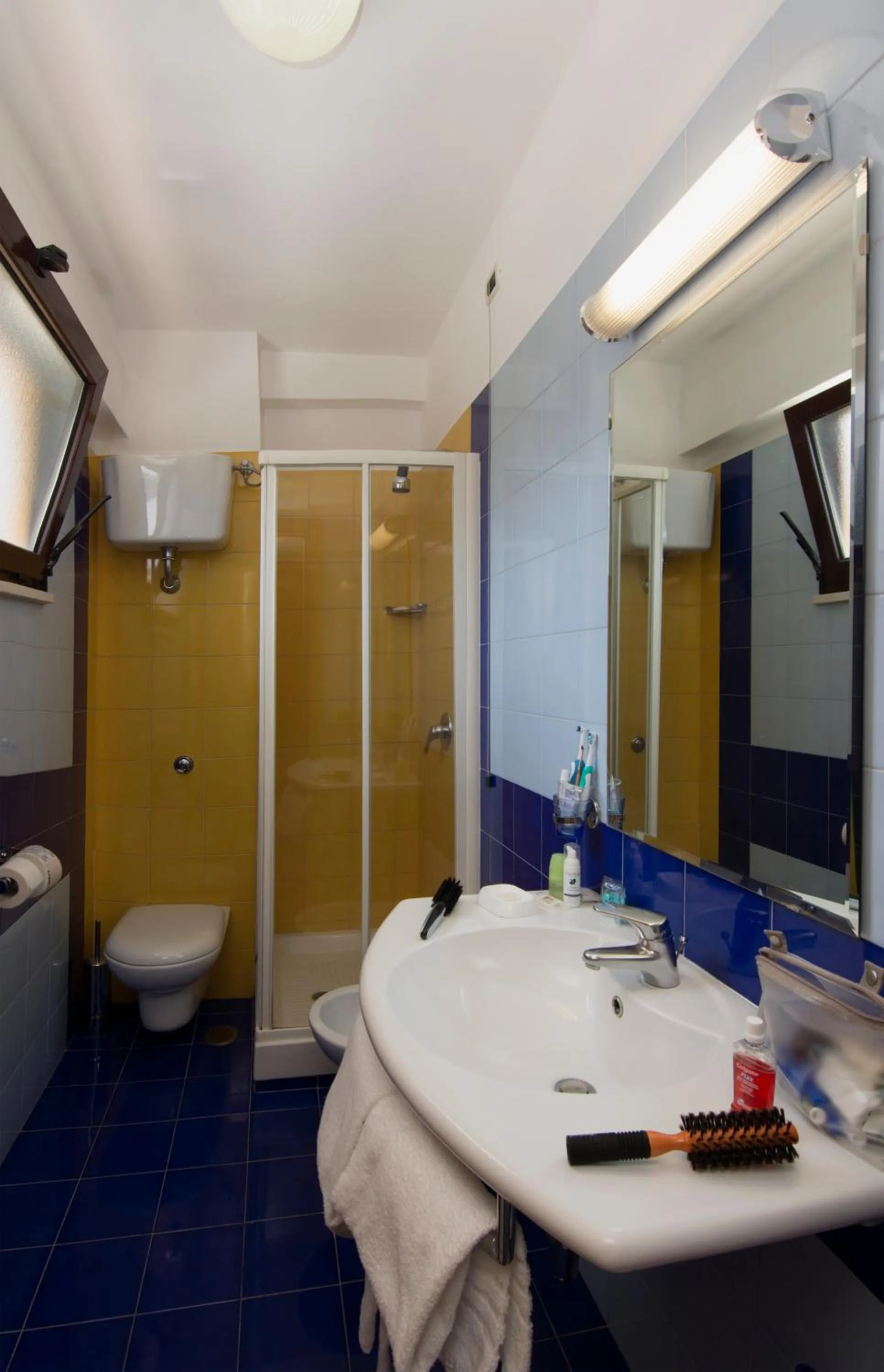 Bathroom in Hotel Leone