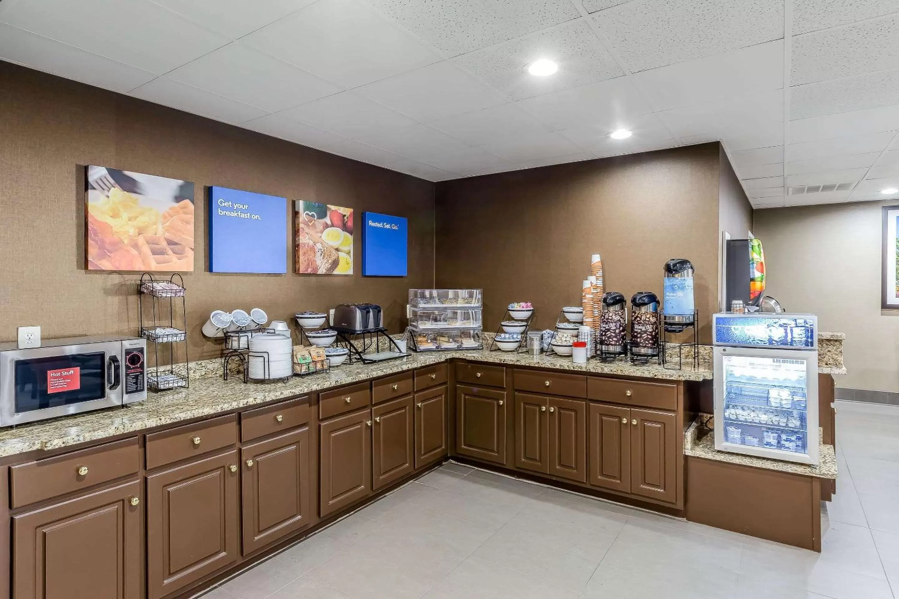 Restaurant/places to eat in Comfort Inn & Suites Dalton West