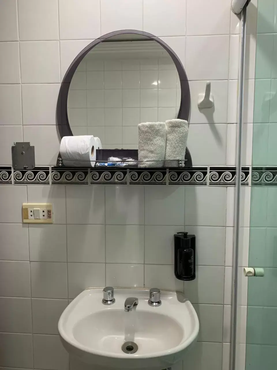 Bathroom in Regency Copacabana Hotel