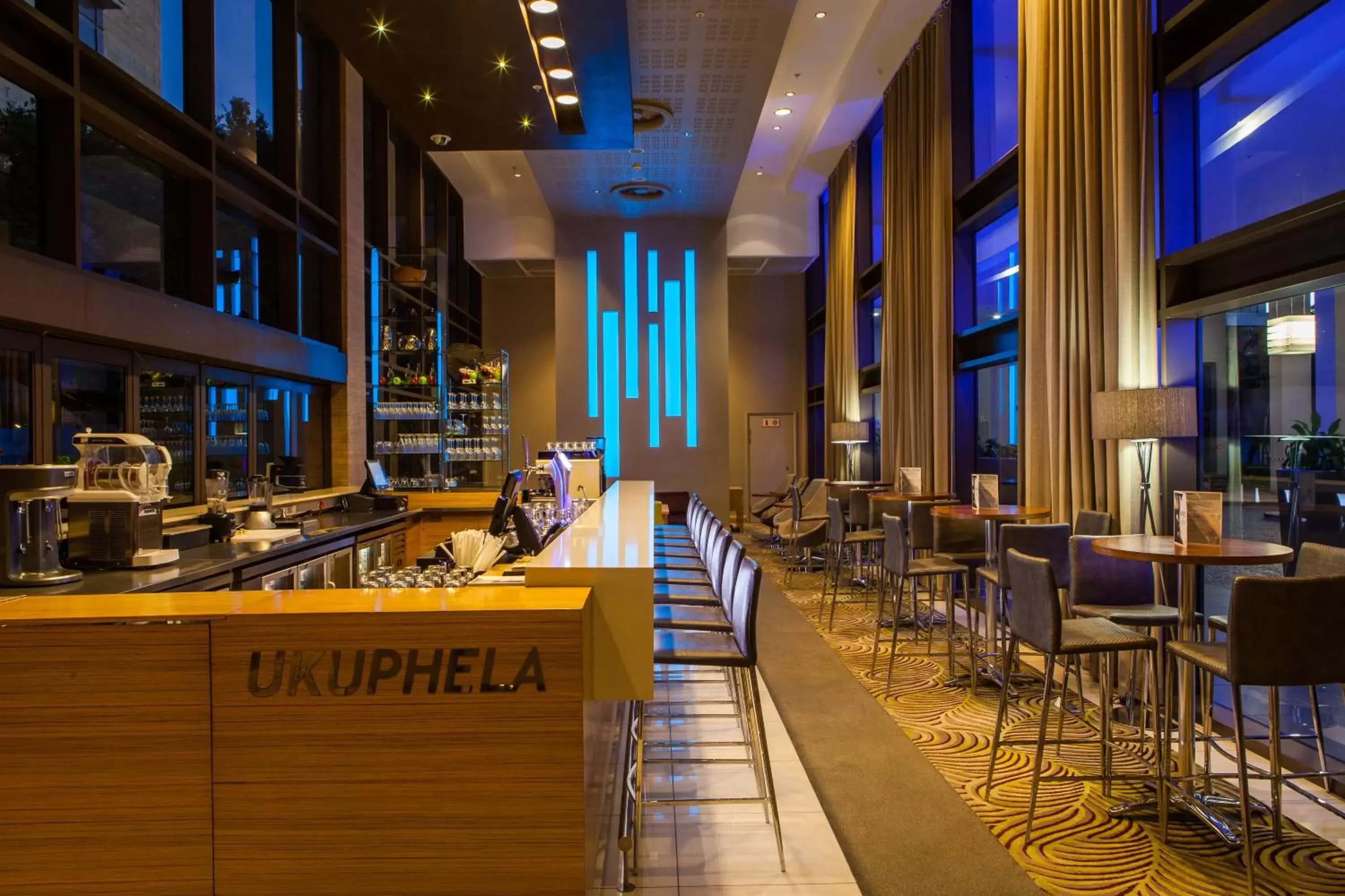 Lounge or bar, Restaurant/Places to Eat in Garden Court Umhlanga