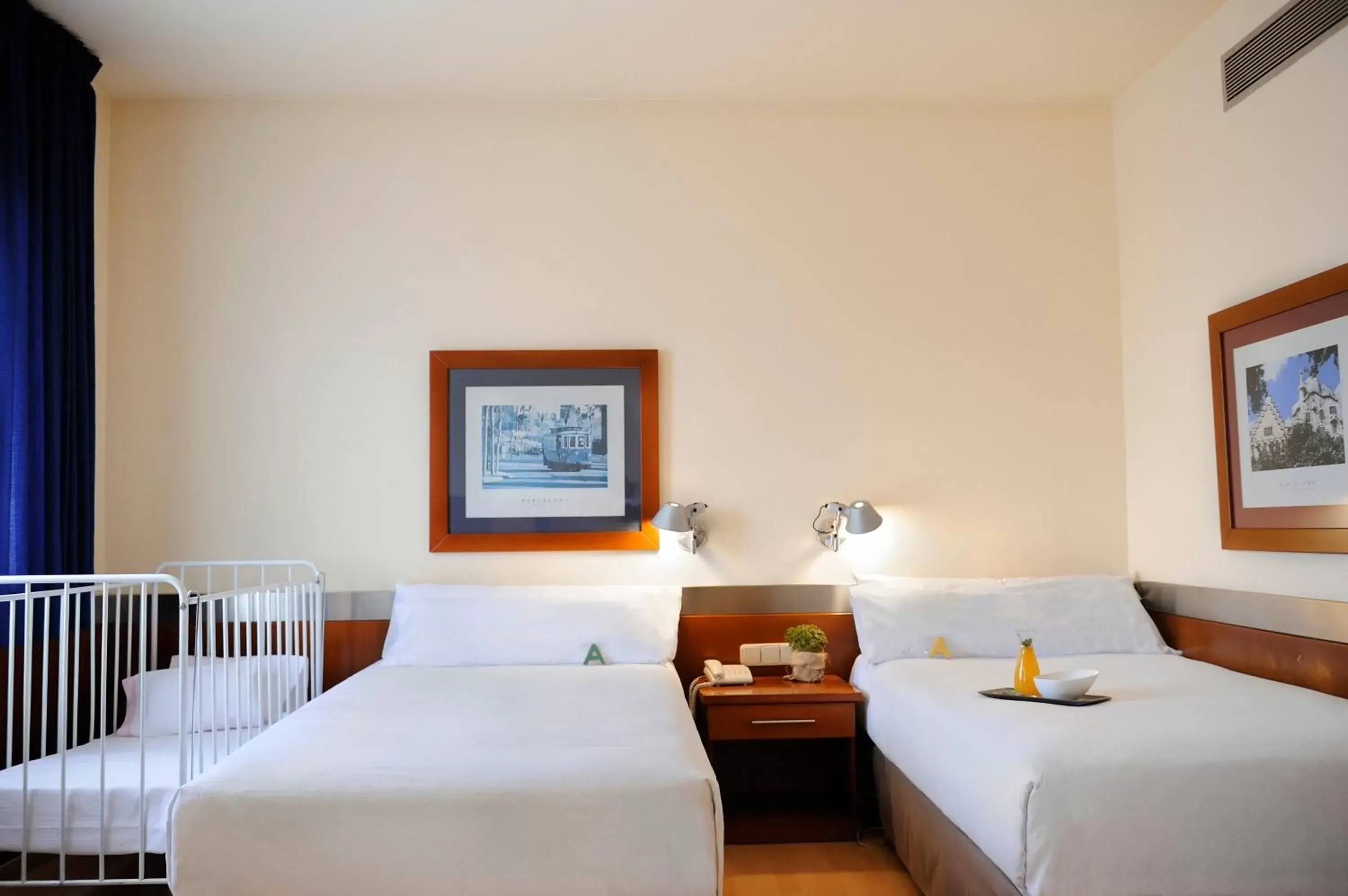 Bed in Tres Torres Atiram Hotels