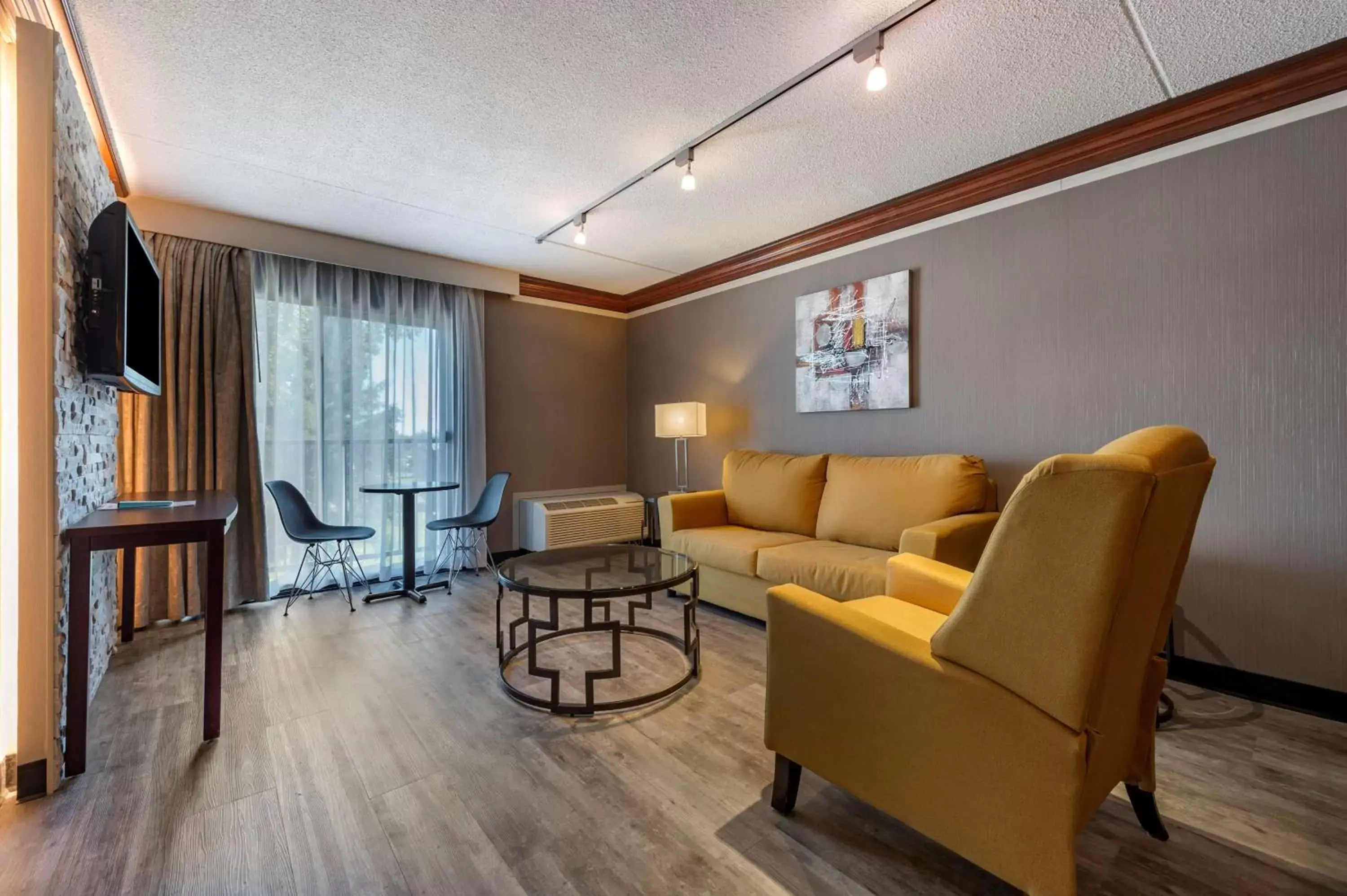 Bedroom, Seating Area in Best Western Hotel Universel Drummondville