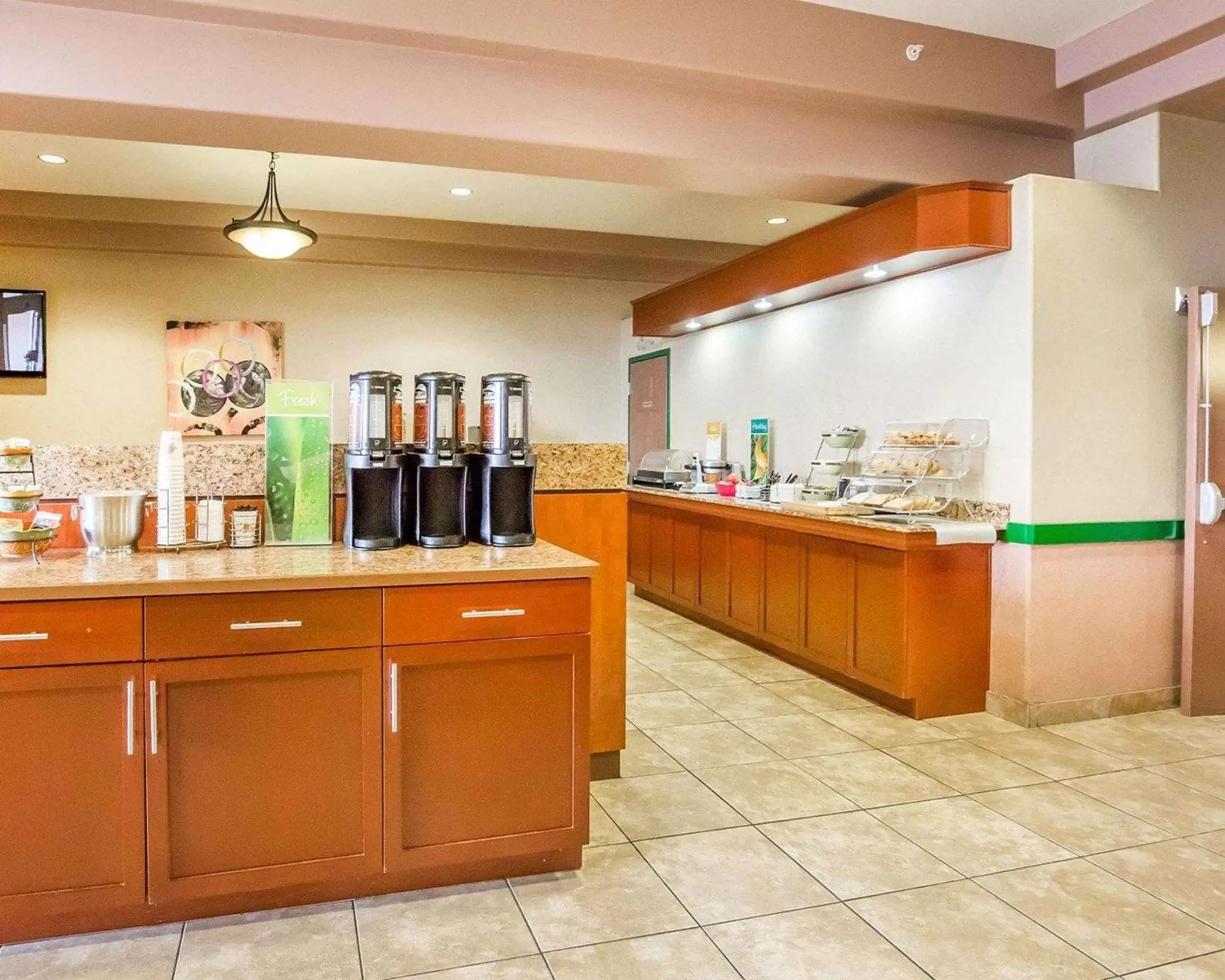 Restaurant/places to eat in Quality Inn & Suites Restaurant/places to eat in Quality Inn & Suites