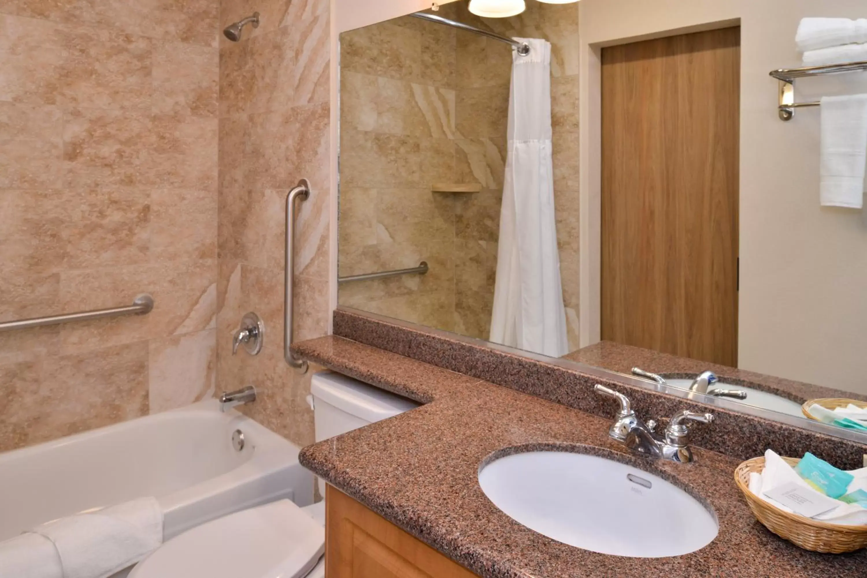 Bathroom in La Fuente Inn & Suites