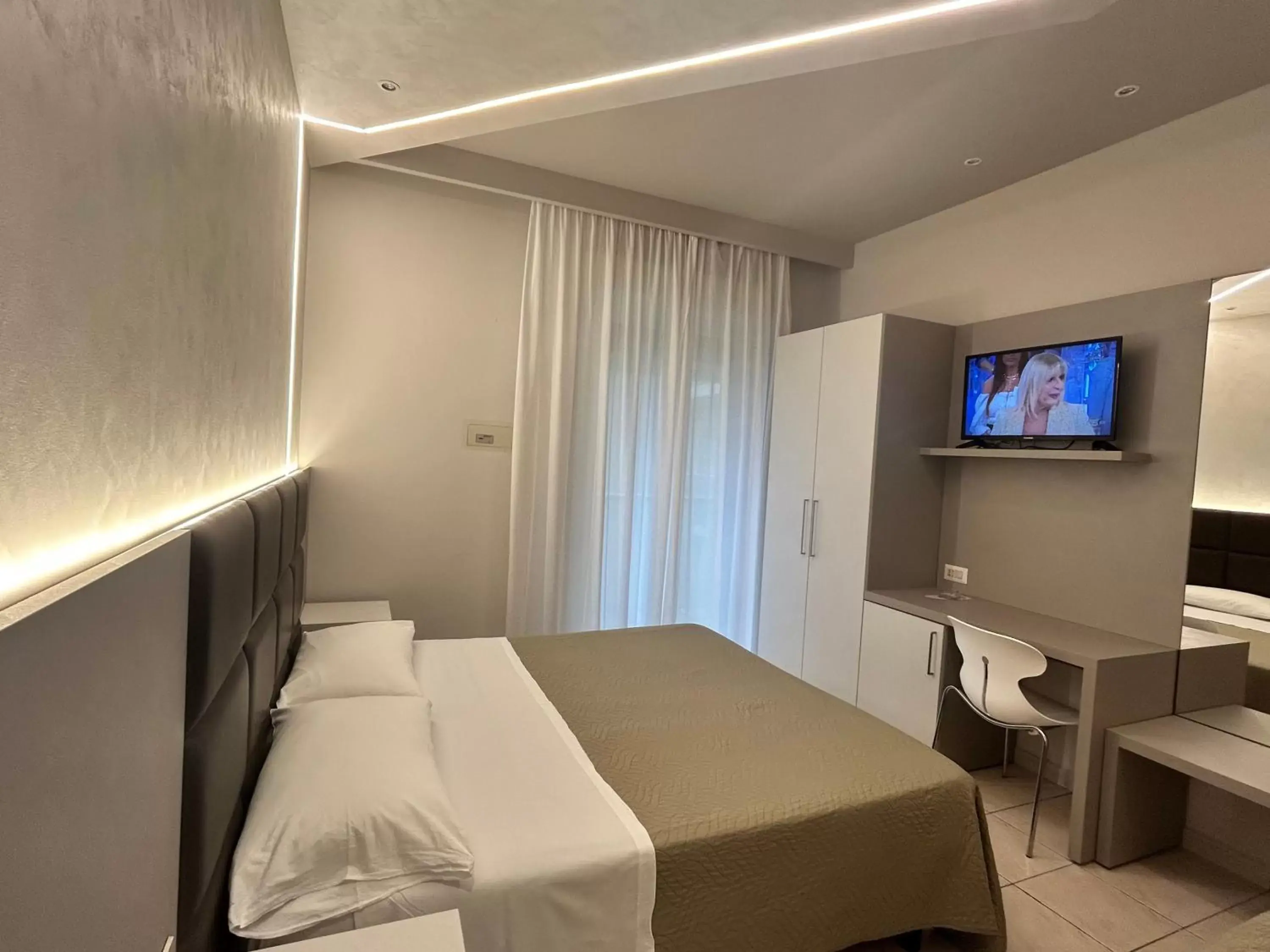 Property building, Bed in Hotel Adria