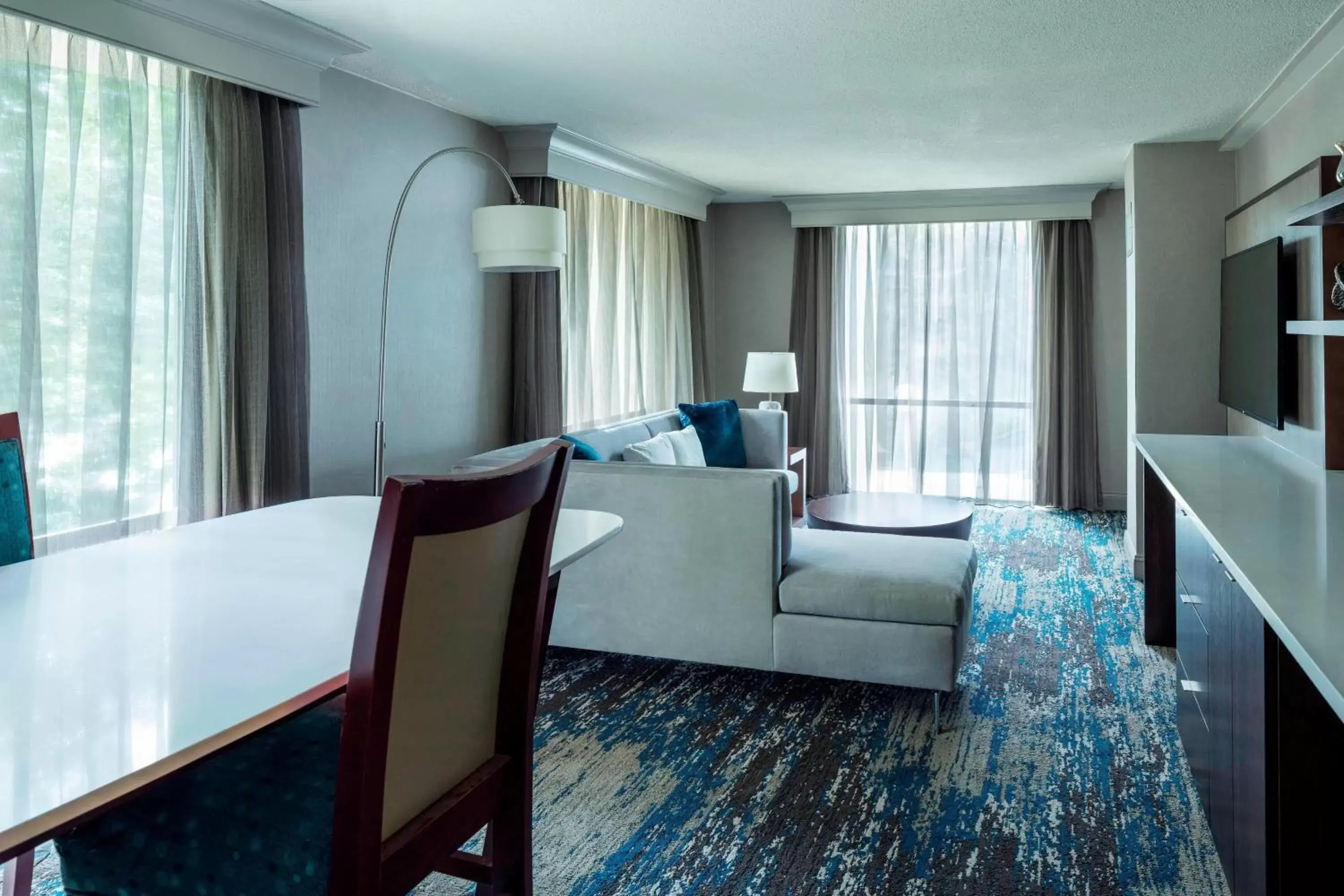 Bedroom, Seating Area in Boston Marriott Newton