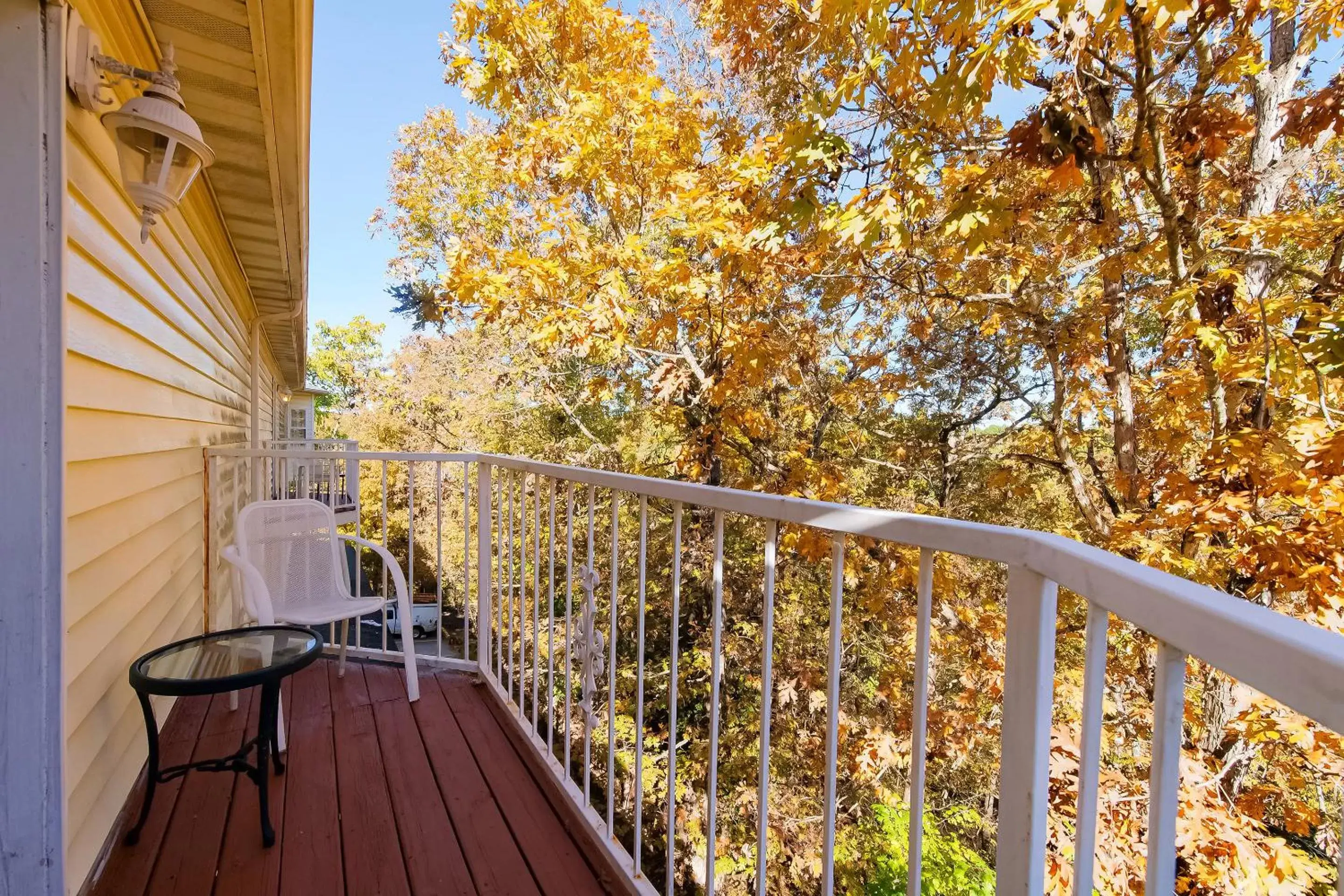 Balcony/Terrace in Hotel O Eureka Springs - Christ of Ozark Area