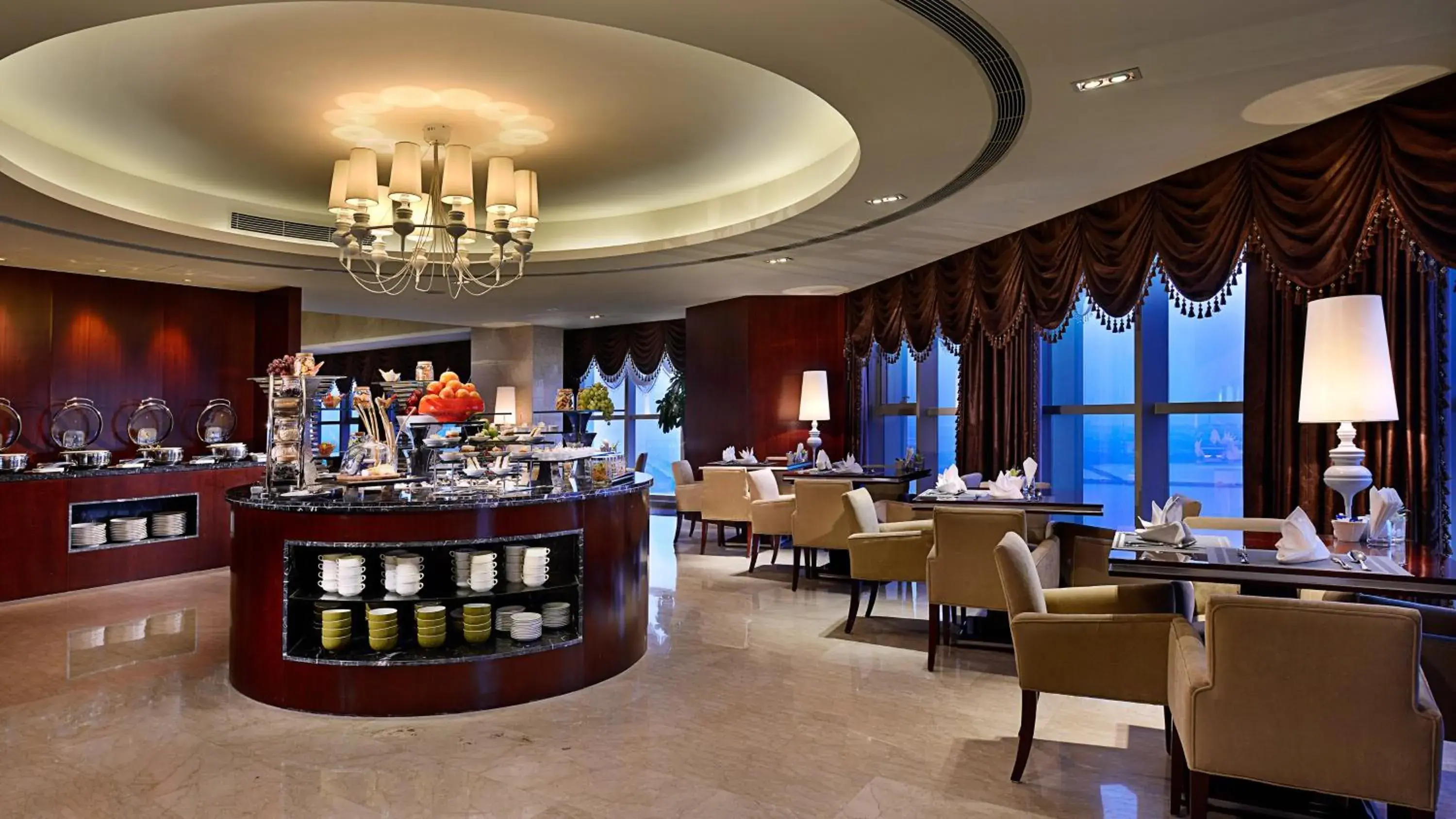 Lounge or bar, Restaurant/Places to Eat in Crowne Plaza Zhenjiang, an IHG Hotel