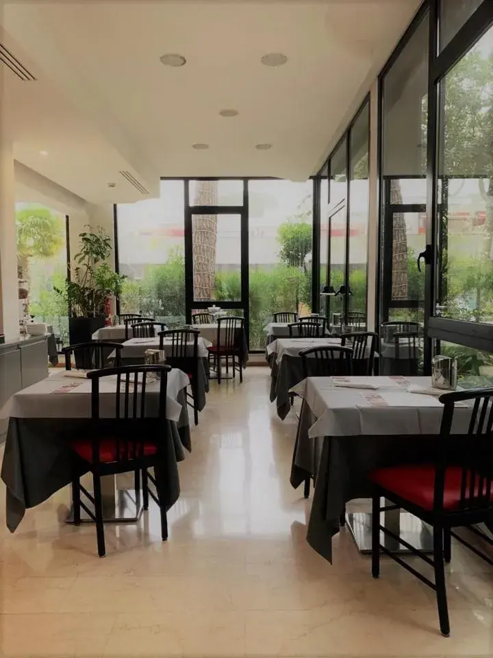 Restaurant/Places to Eat in Hotel Logonovo