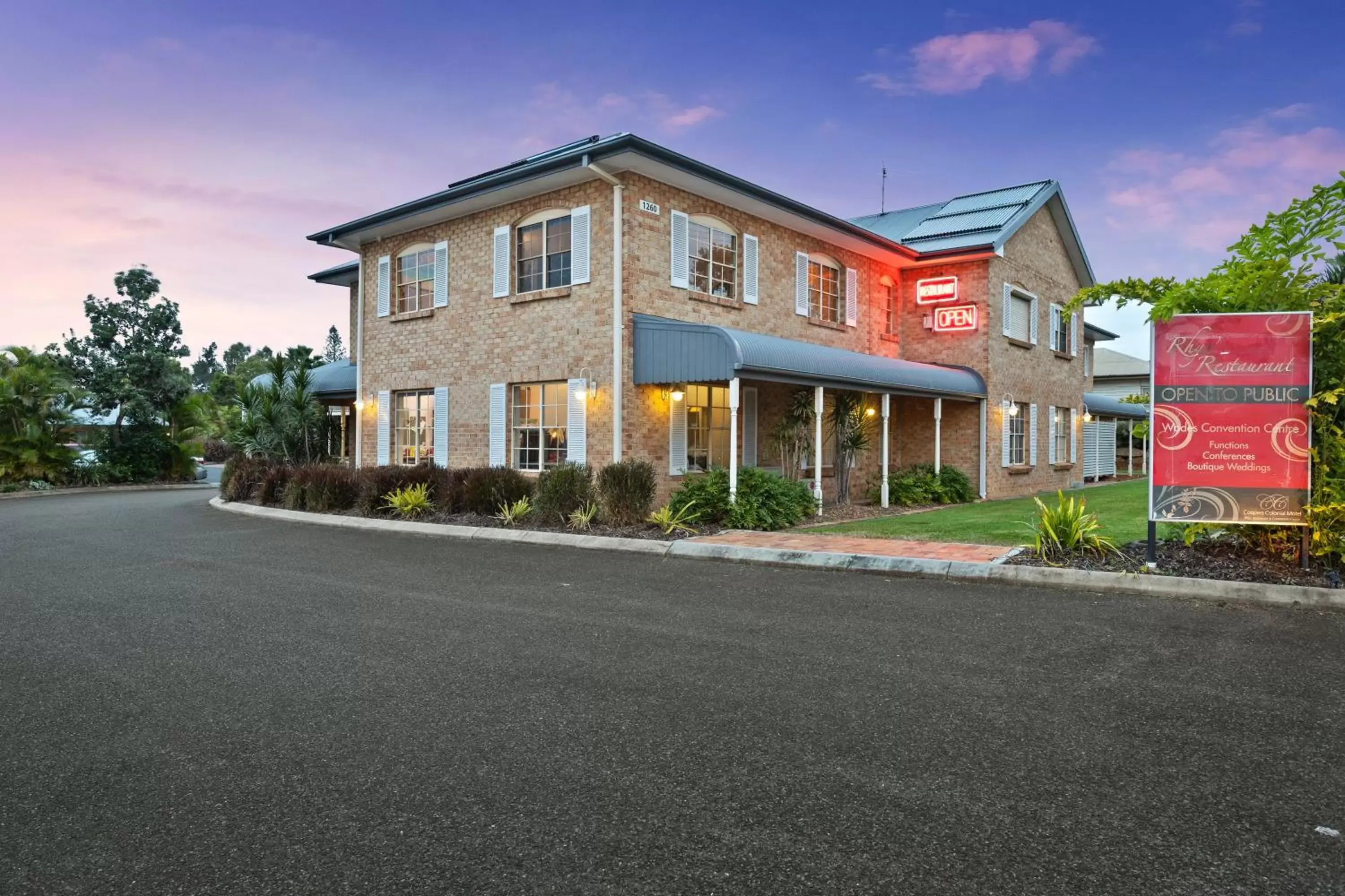 Property Building in Coopers Colonial Motel