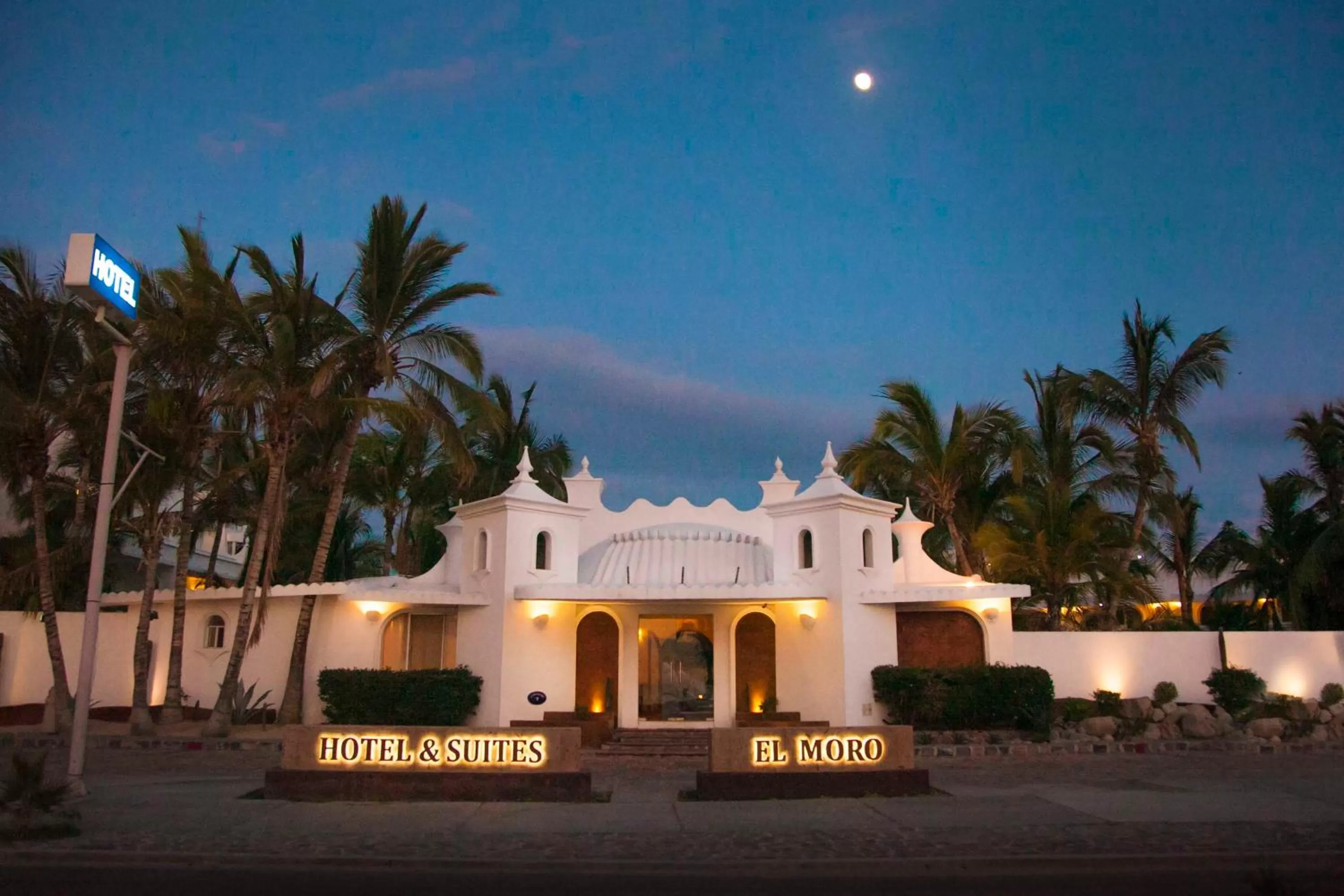 Facade/entrance in Hotel & Suites El Moro