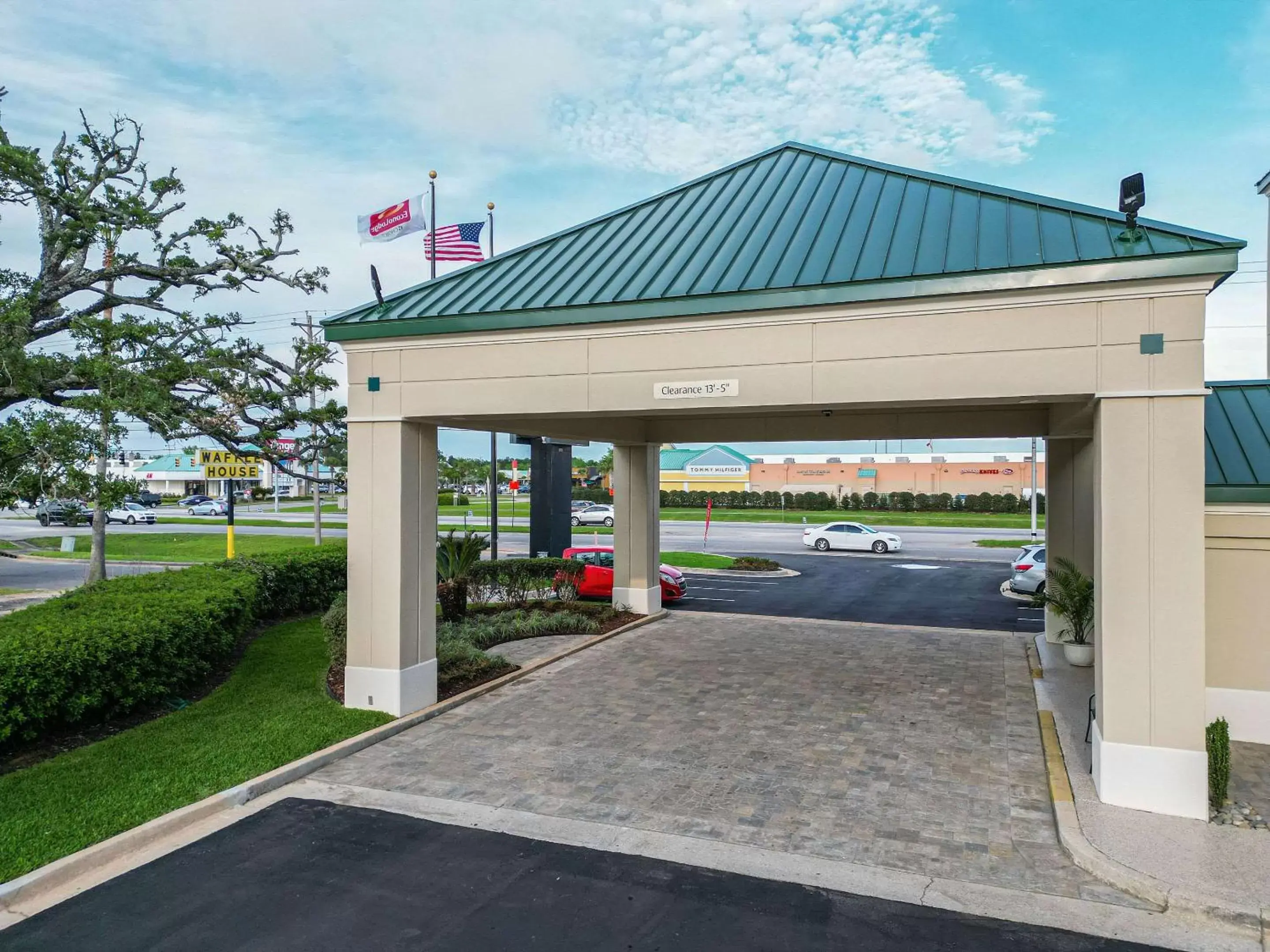 Property building in Econo Lodge Inn & Suites Foley-North Gulf Shores