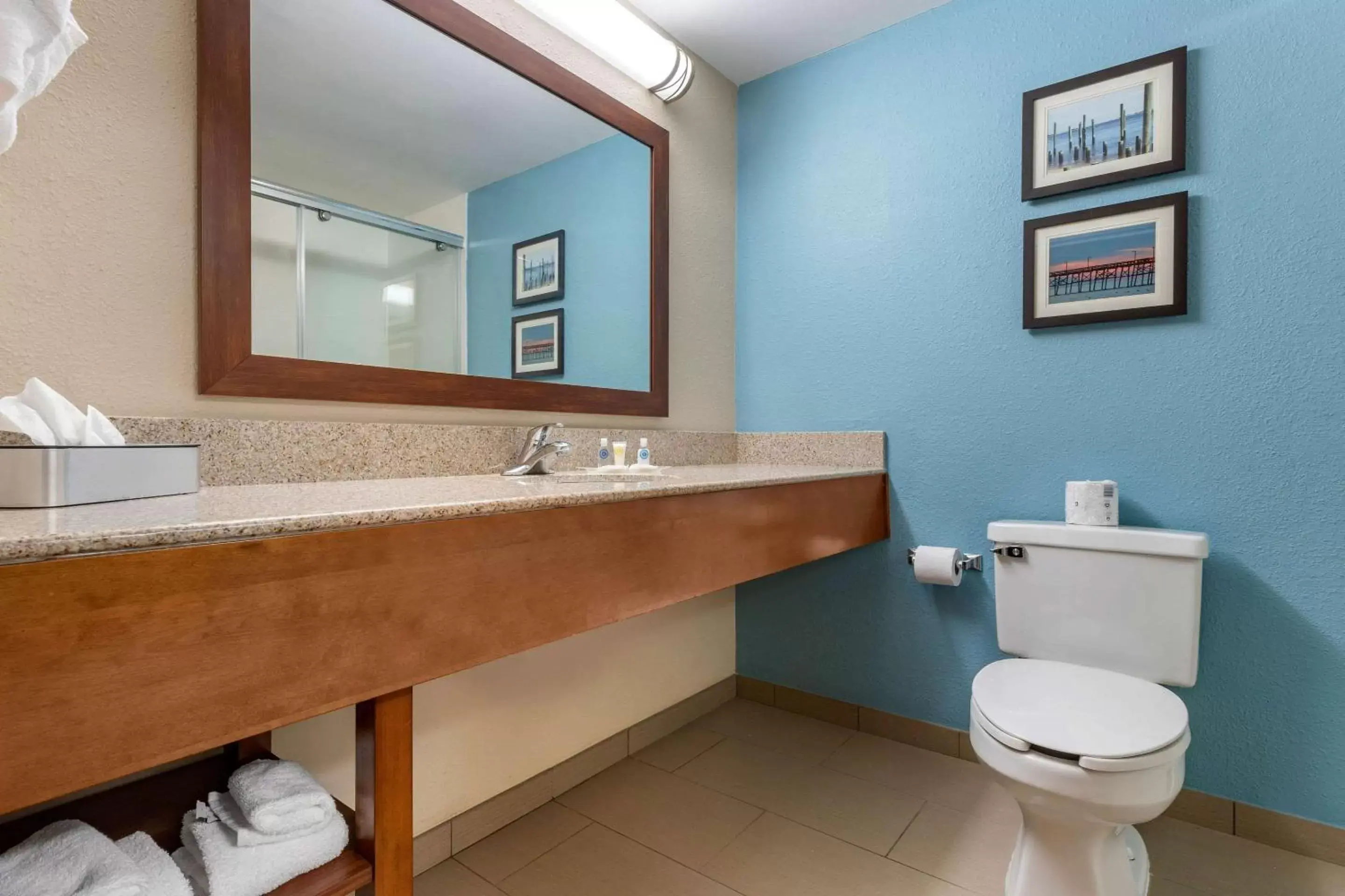 Bedroom, Bathroom in Comfort Suites Southport - Oak Island