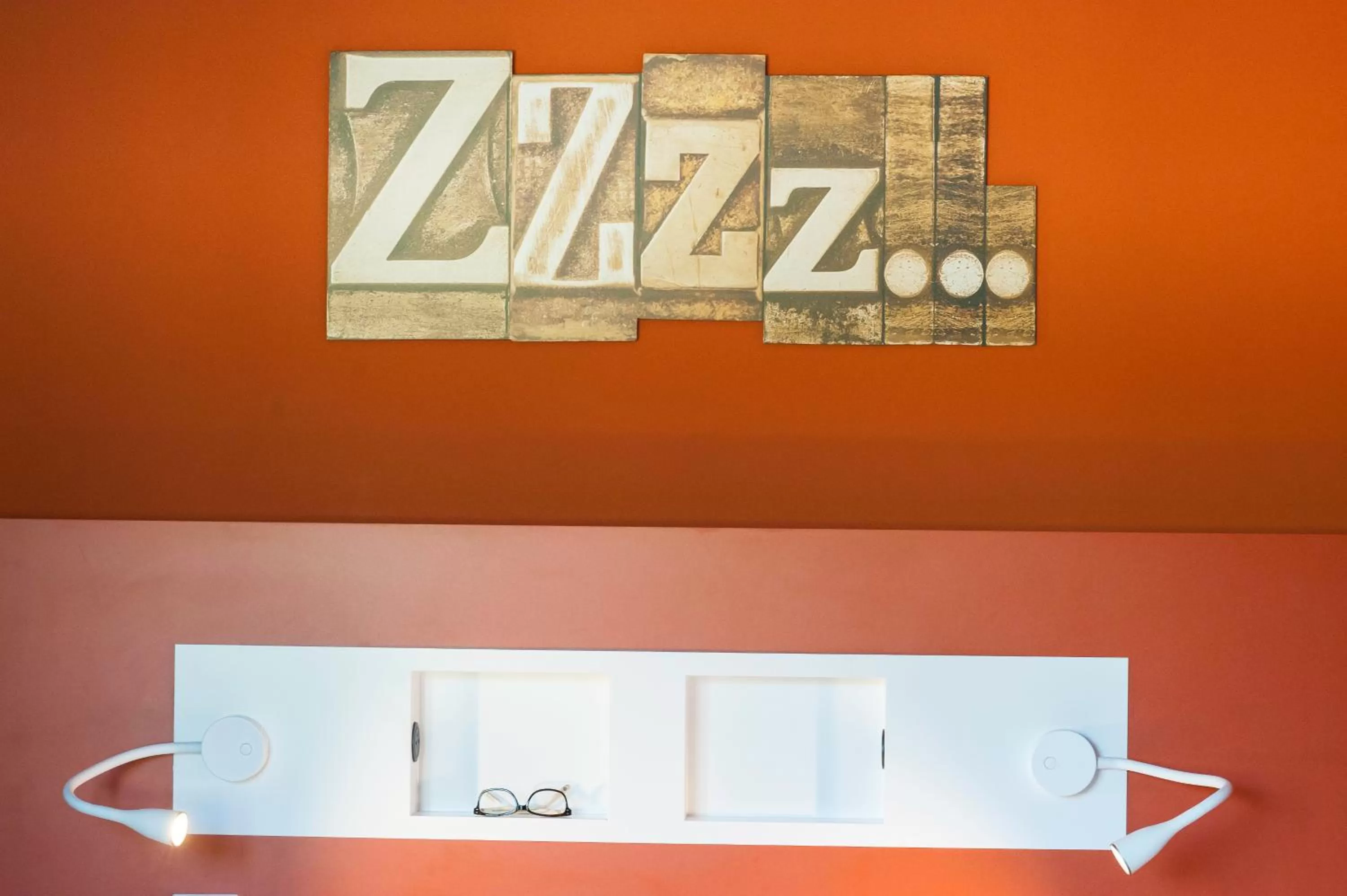 Decorative detail in Ibis Budget Château-Thierry