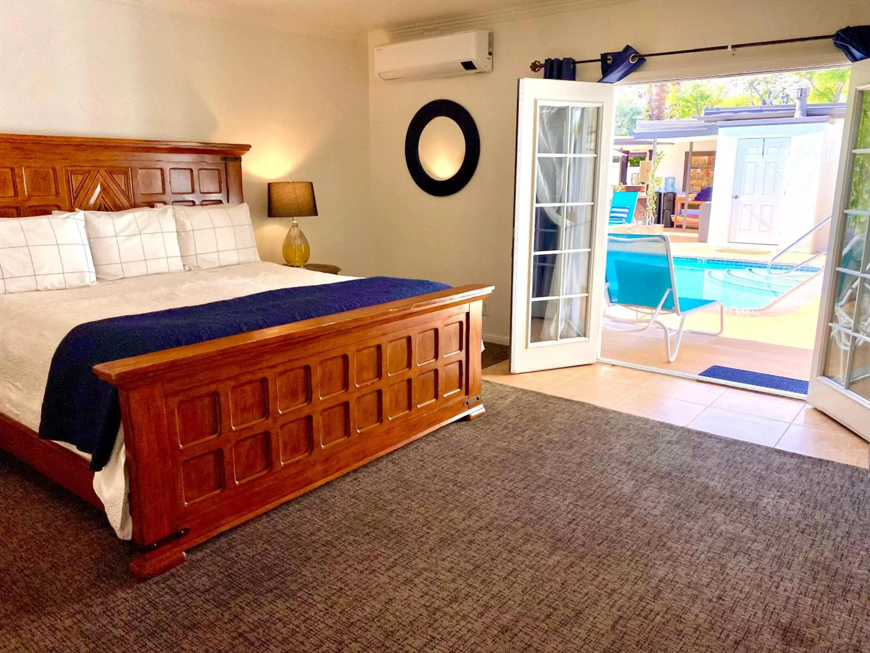 Bed in Old Ranch Inn - Adults Only 21 & Up