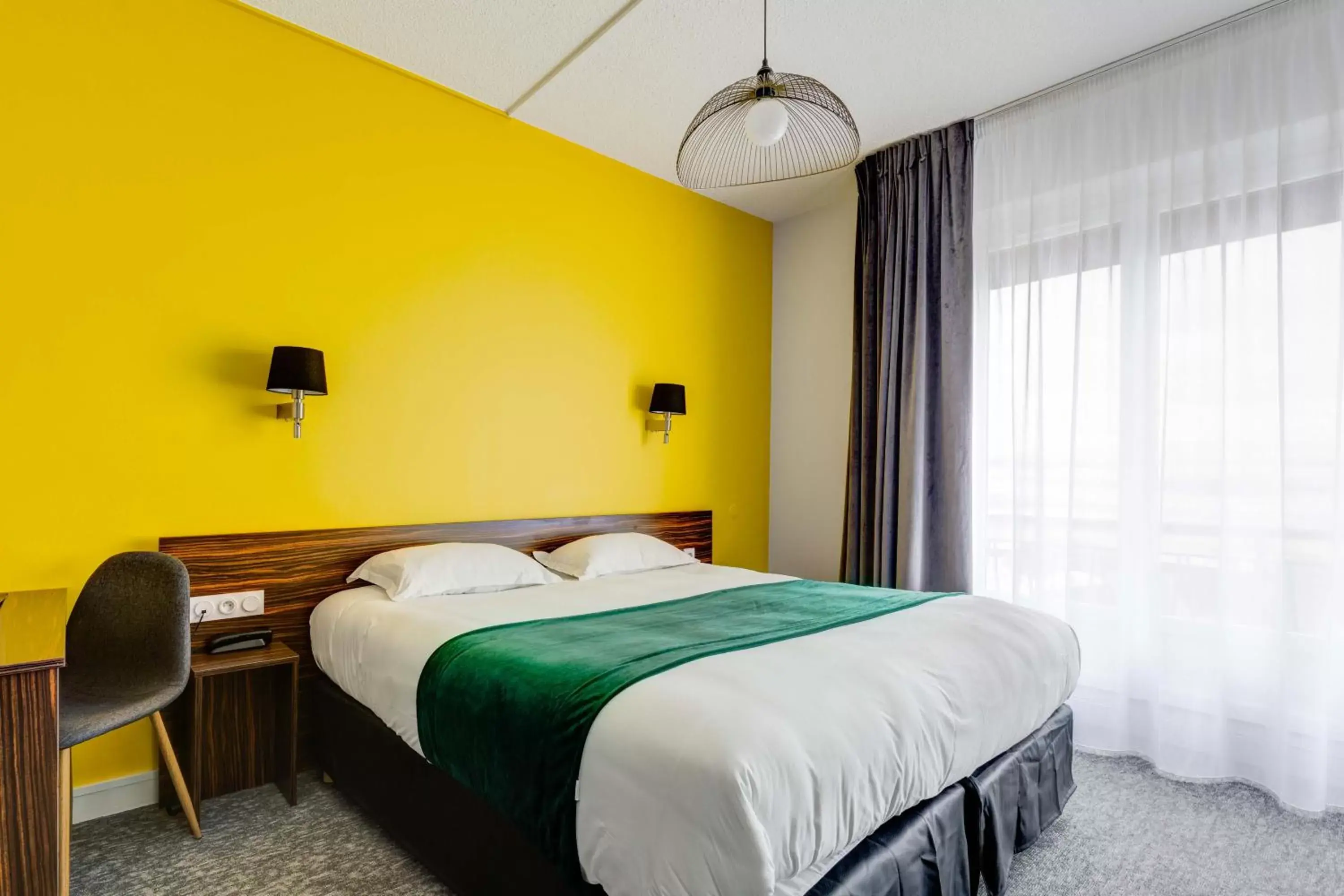 Bed in le paris brest hotel