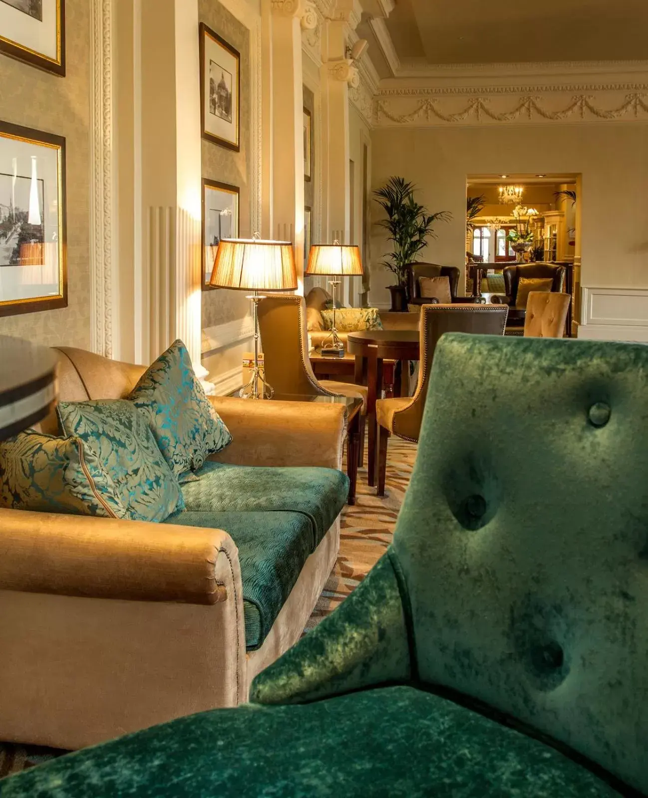 Lounge or bar, Seating Area in Old Swan Hotel