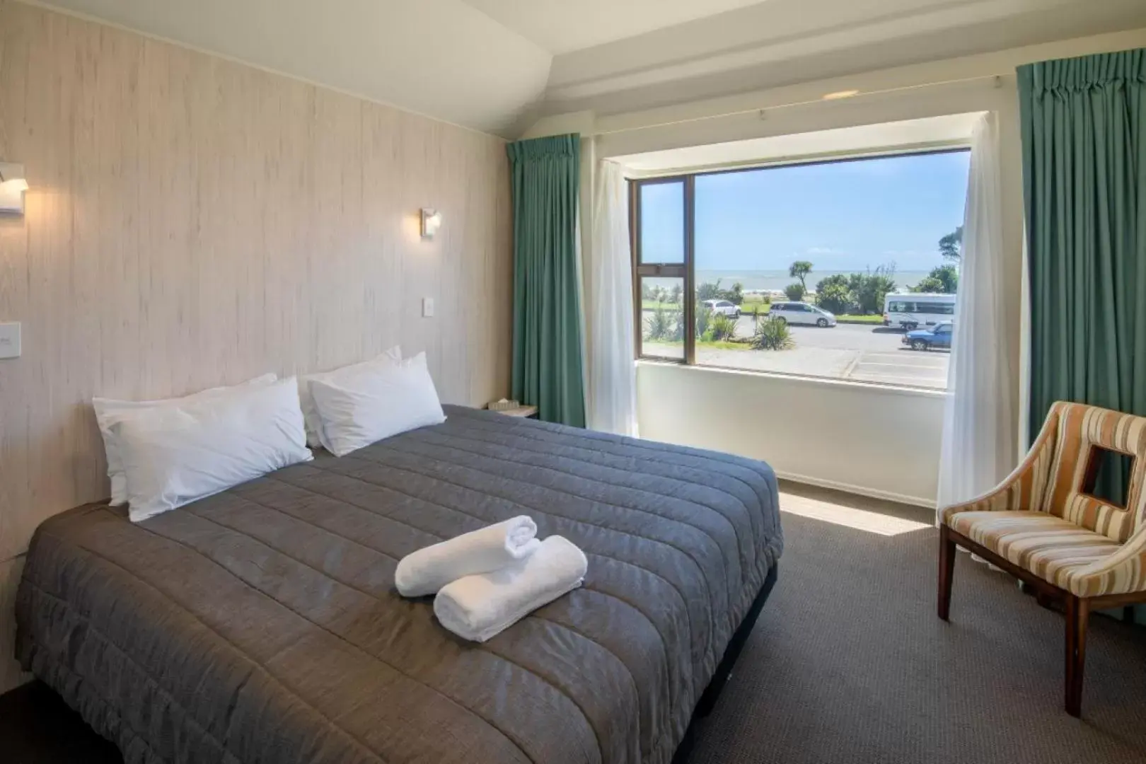 Bed in Beachfront Hotel Hokitika